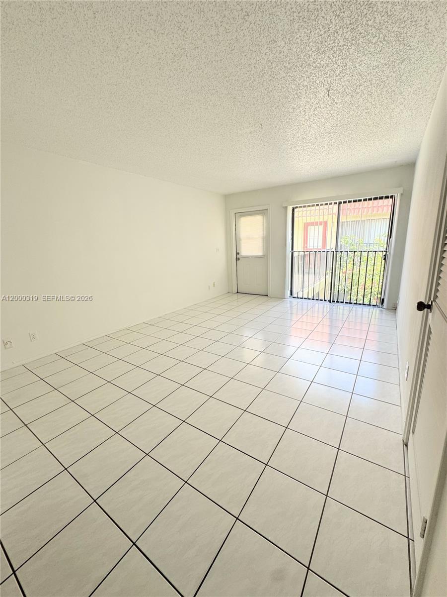 Listing photo 6 for 11352 Royal Palm Blvd Unit#11352, Coral Springs, FL, 33065