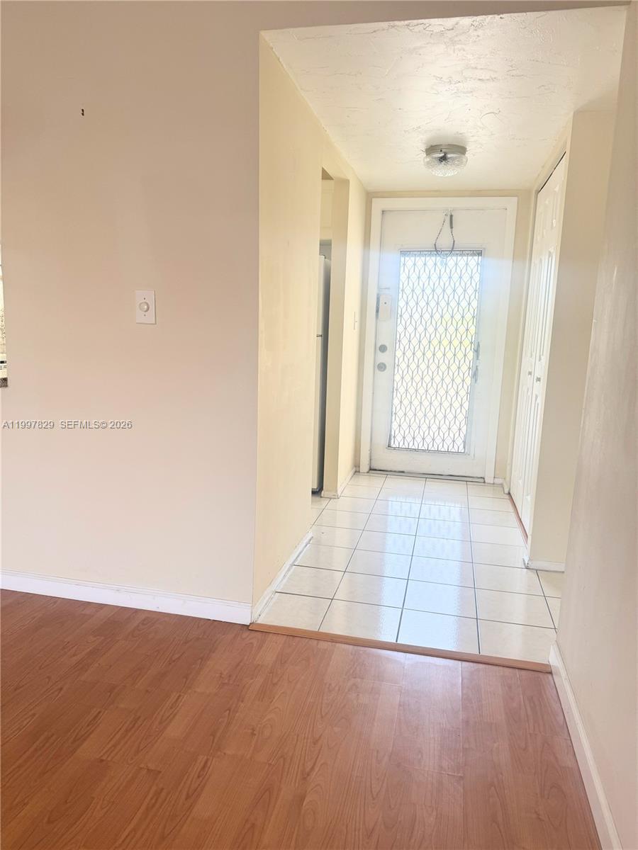 Listing photo 2 for 8200 Sunrise Lakes Blvd Unit#207, Sunrise, FL, 33322