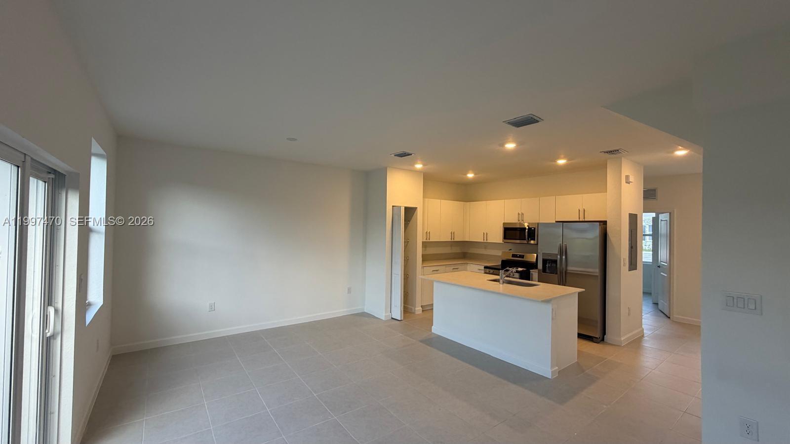 Listing photo 2 for 1077 SE 2nd Ter Unit#1077, Florida City, FL, 33034