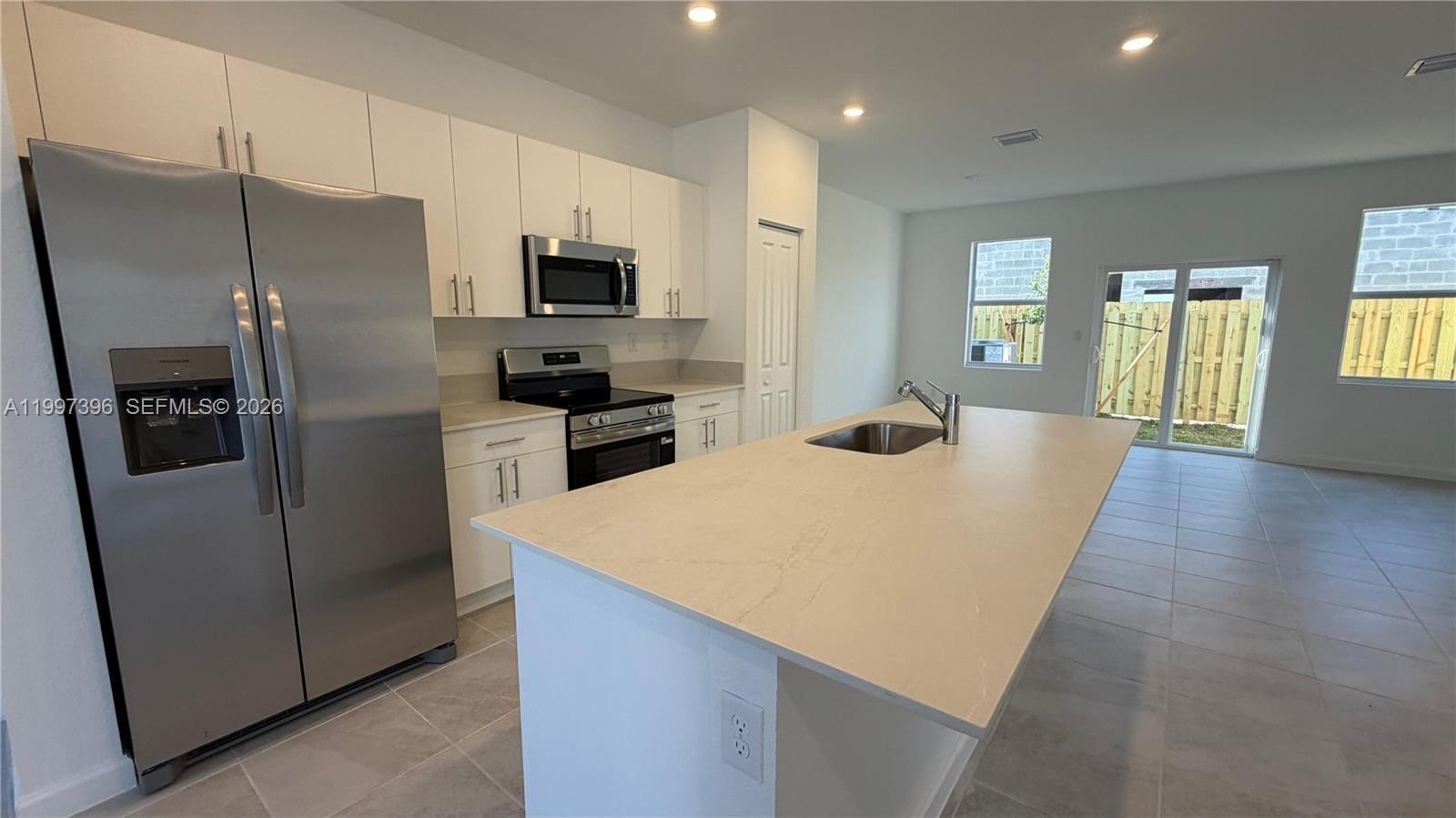 Listing photo 2 for 1087 SE 2nd Ter Unit#1087, Florida City, FL, 33034