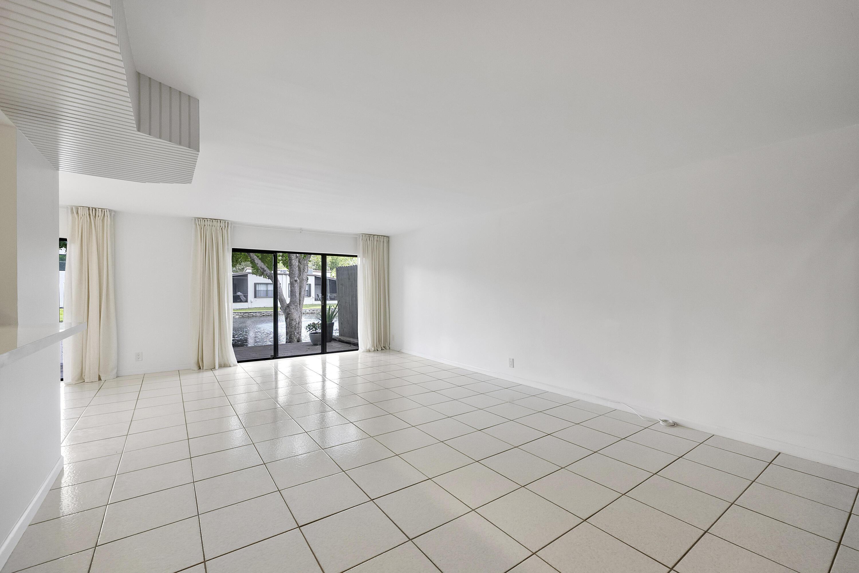 Listing photo 6 for 9717 N New River Canal Road Road Unit#409, Plantation, FL, 33324