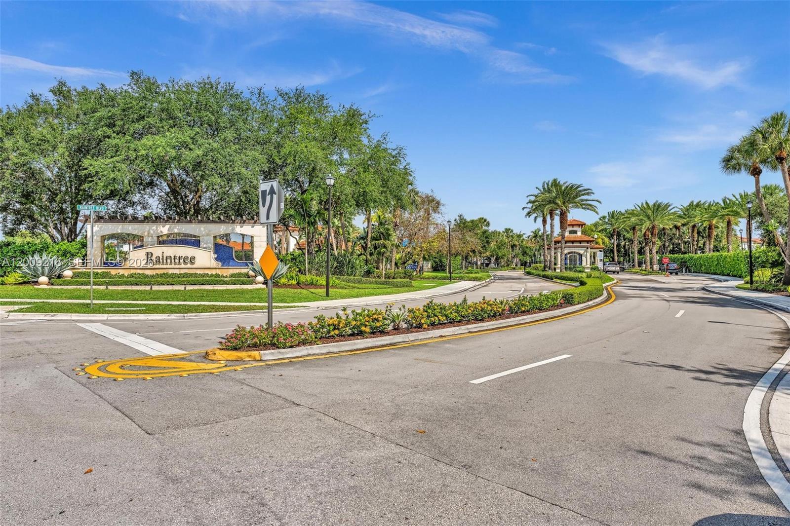Listing photo 4 for 11541 SW 15th St, Pembroke Pines, FL, 33025