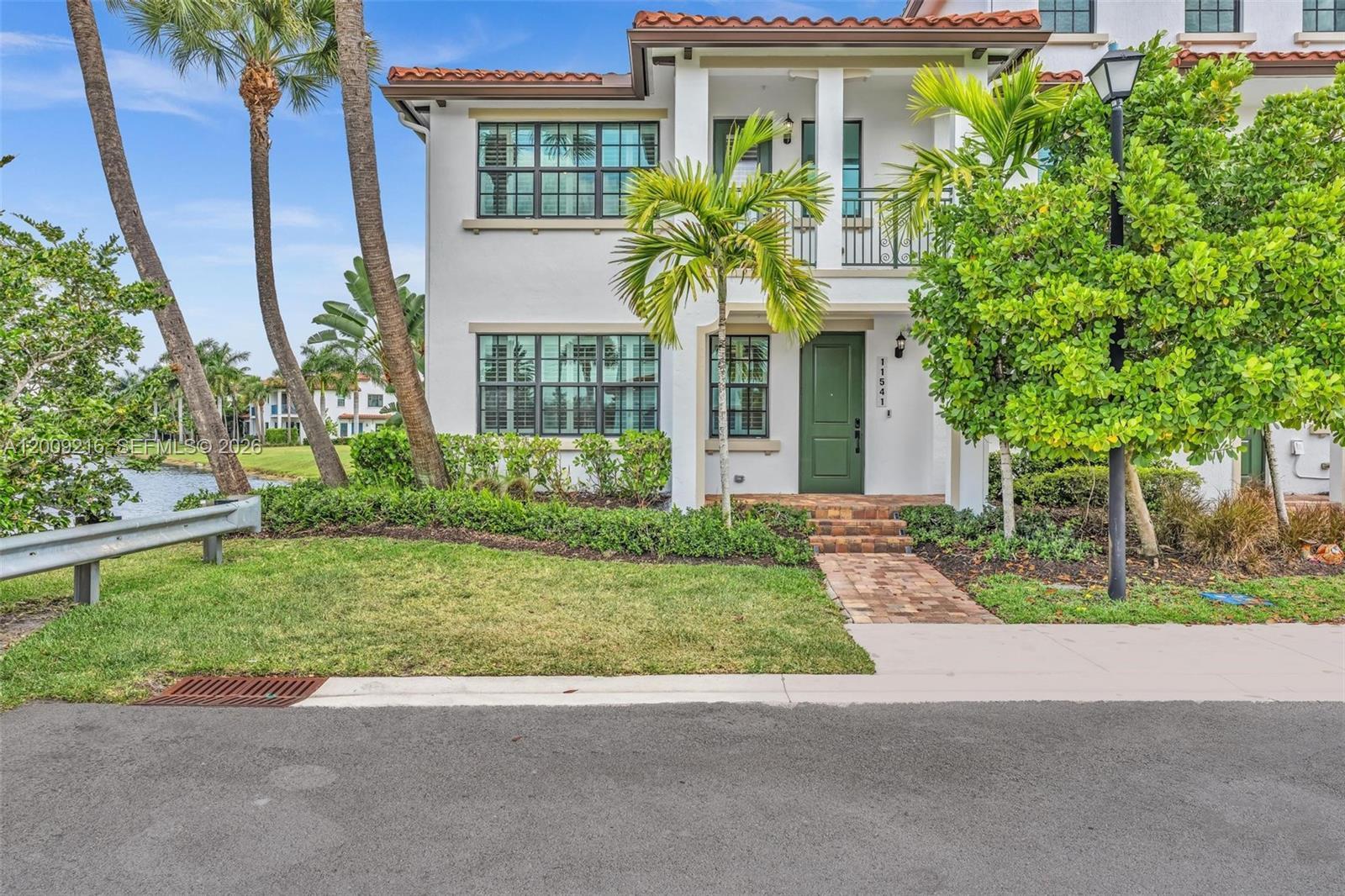 Listing photo 5 for 11541 SW 15th St, Pembroke Pines, FL, 33025
