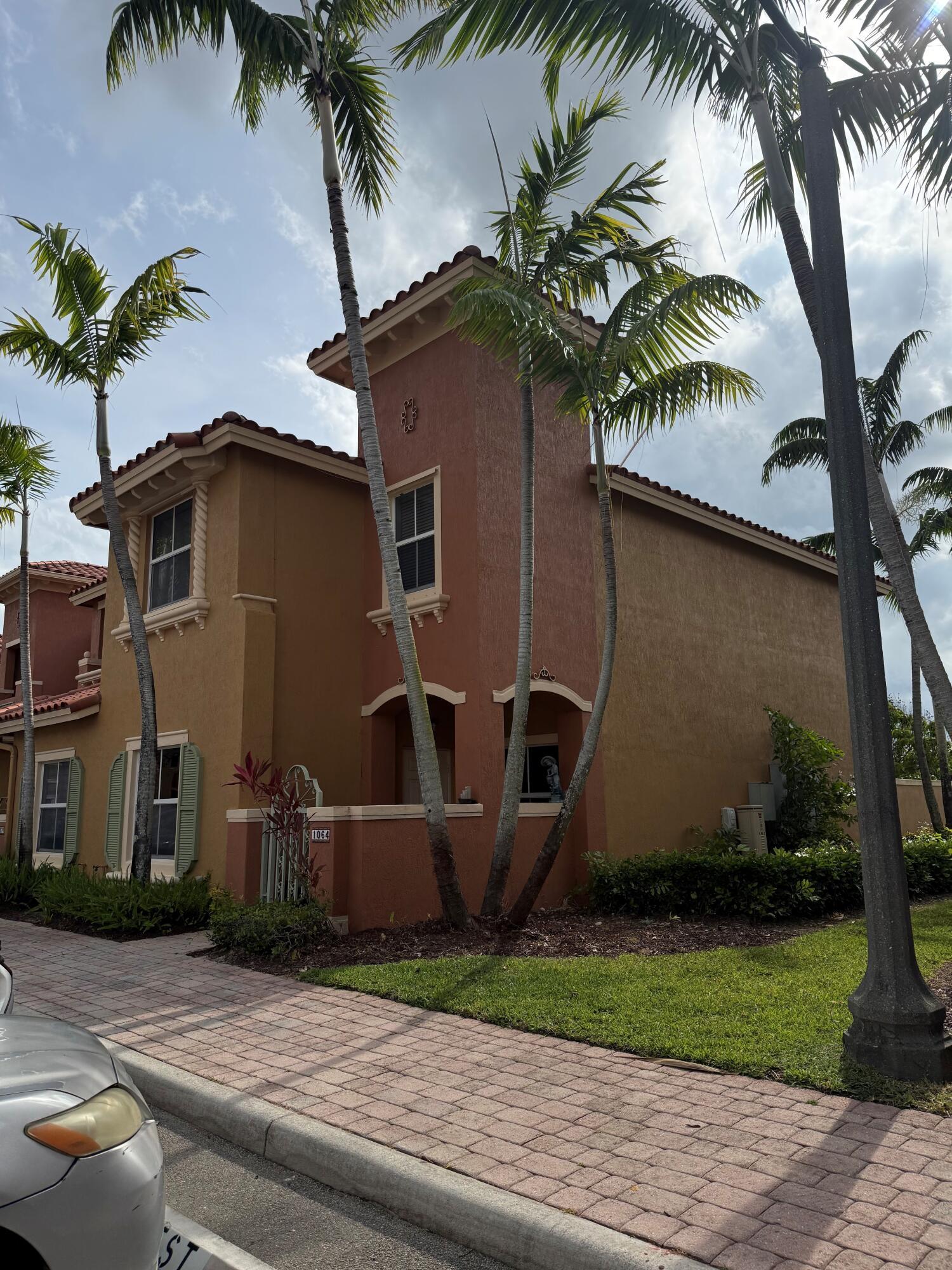 Listing photo 2 for 1064 SW 144th Avenue Avenue Unit#807, Pembroke Pines, FL, 33027