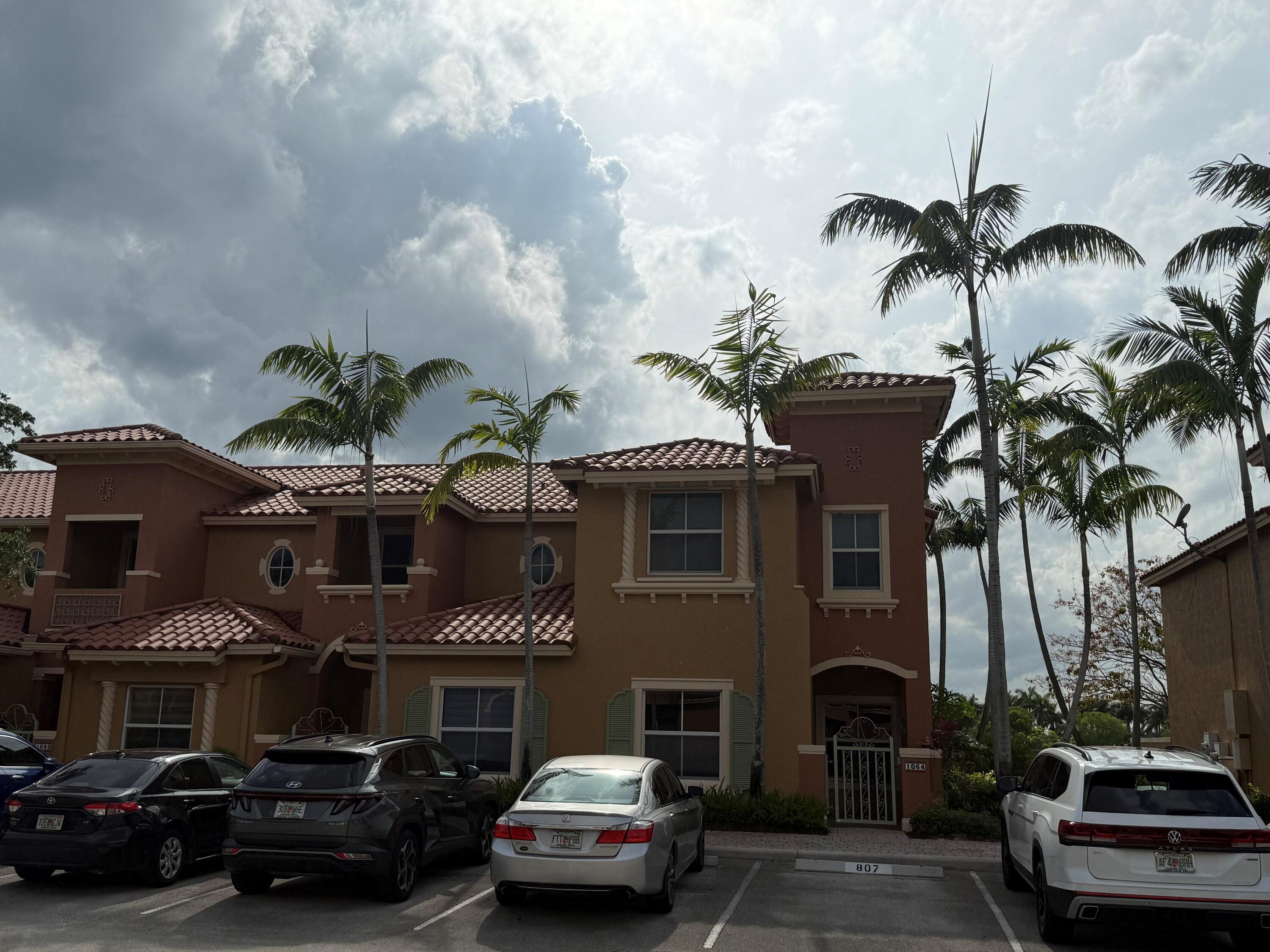 Listing photo 3 for 1064 SW 144th Avenue Avenue Unit#807, Pembroke Pines, FL, 33027
