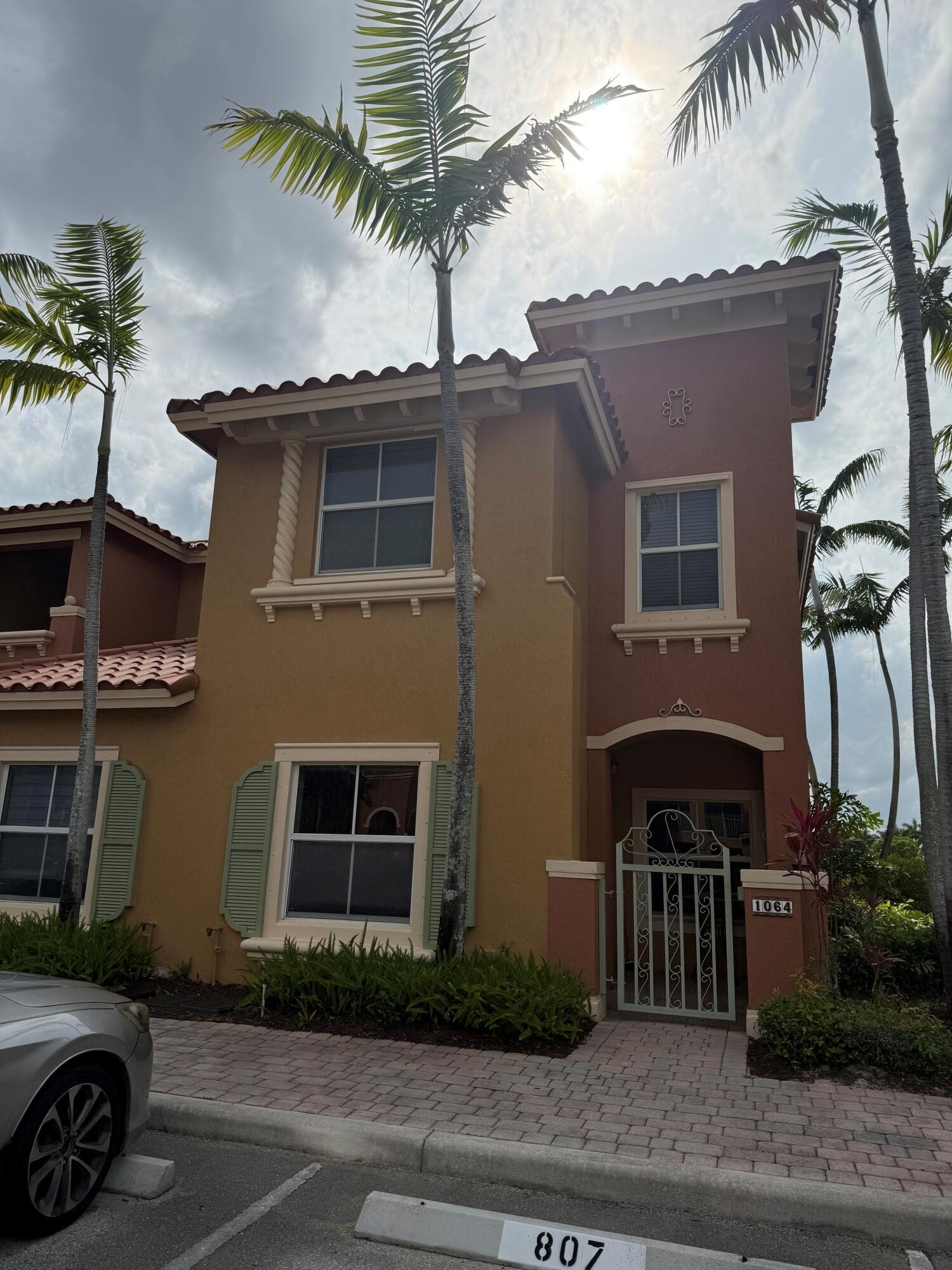 Listing photo 4 for 1064 SW 144th Avenue Avenue Unit#807, Pembroke Pines, FL, 33027