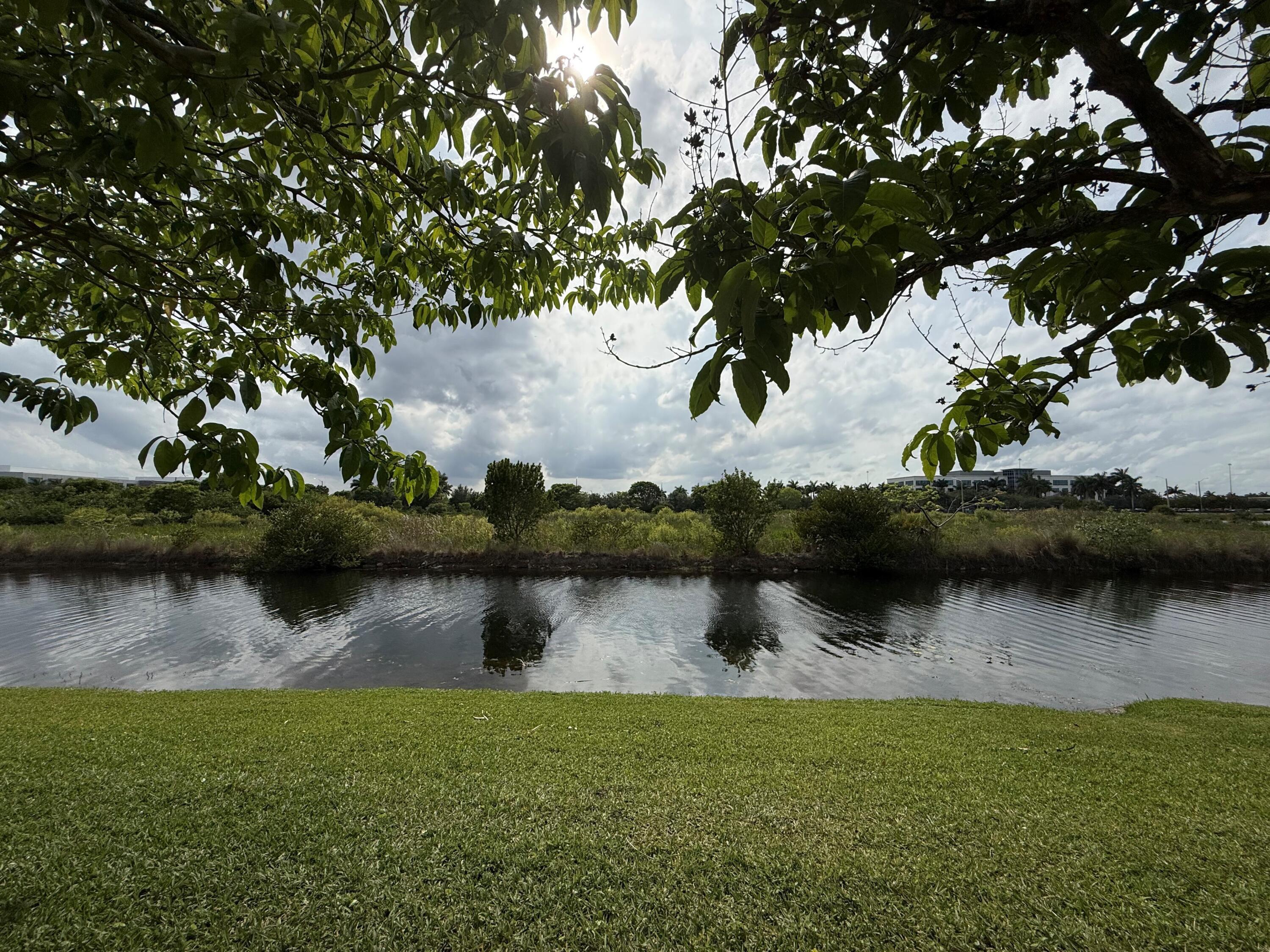 Listing photo 6 for 1064 SW 144th Avenue Avenue Unit#807, Pembroke Pines, FL, 33027