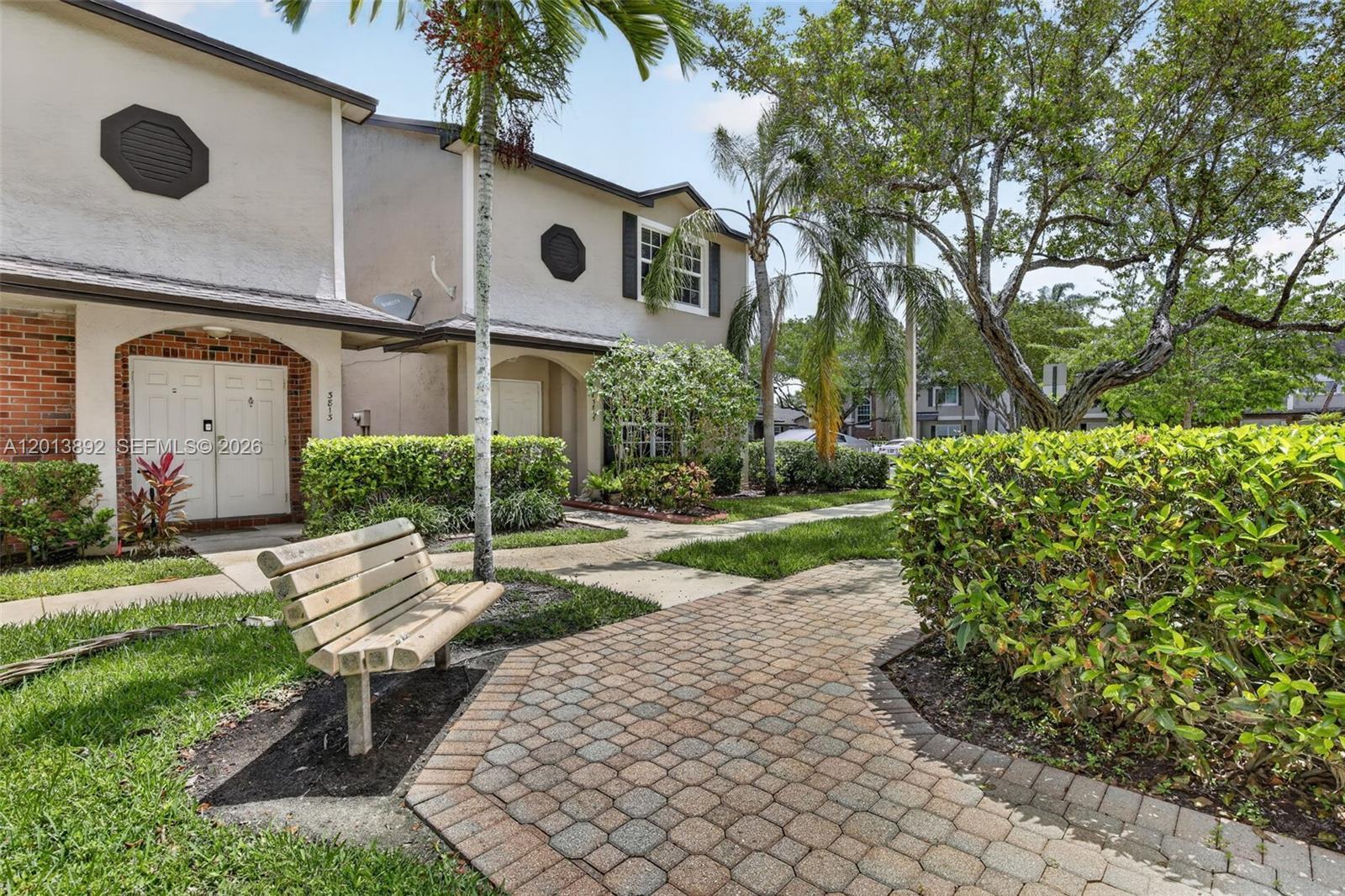 Listing photo 1 for 3815 NW 122nd Ter Unit#3815, Sunrise, FL, 33323