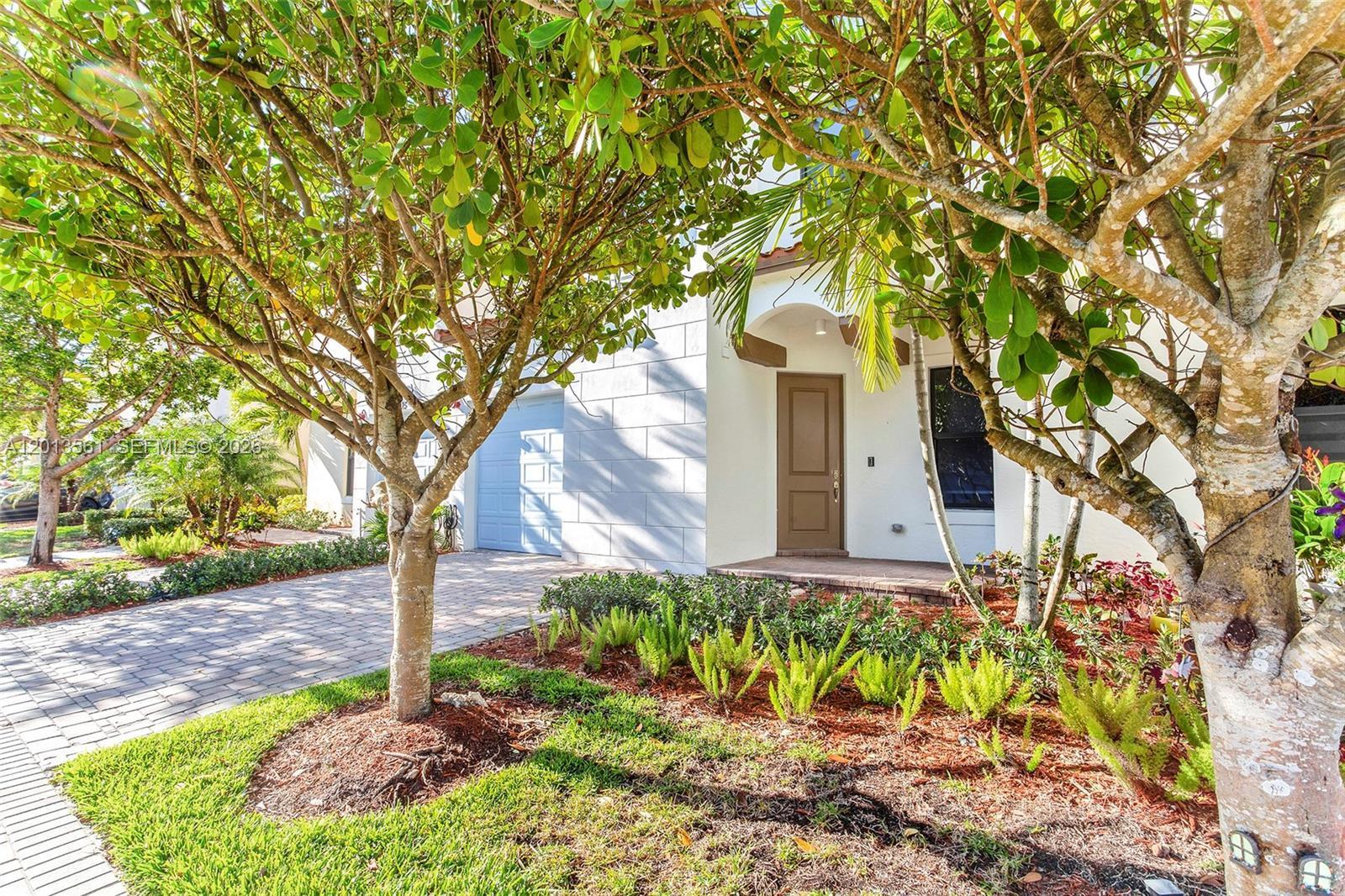 Listing photo 3 for 20919 NW 1st Dr, Pembroke Pines, FL, 33029