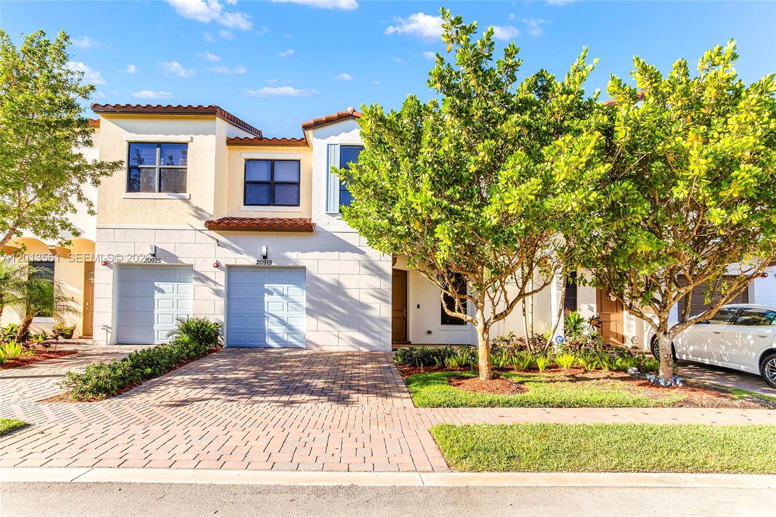 Listing photo 5 for 20919 NW 1st Dr, Pembroke Pines, FL, 33029