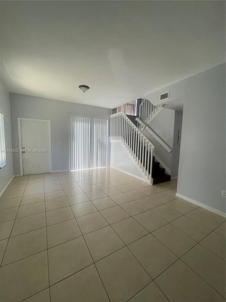 Listing photo 1 for 10666 SW 7th St Unit#2106, Pembroke Pines, FL, 33025