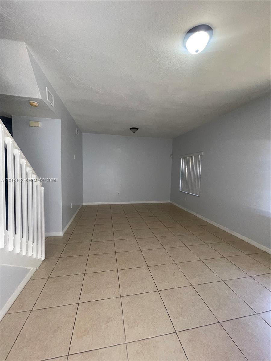 Listing photo 2 for 10666 SW 7th St Unit#2106, Pembroke Pines, FL, 33025