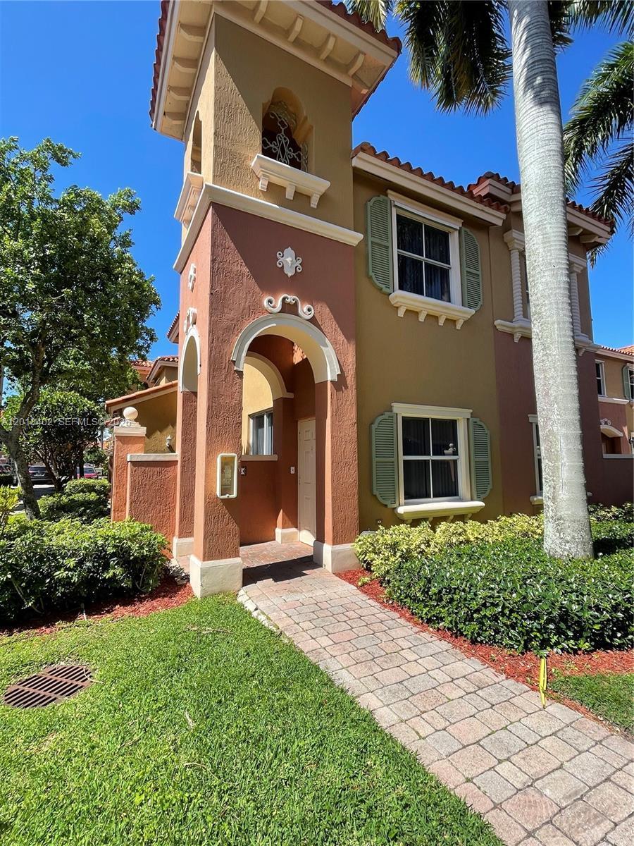 Listing photo 3 for 10666 SW 7th St Unit#2106, Pembroke Pines, FL, 33025