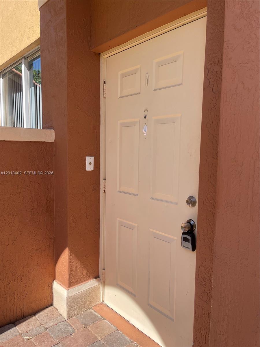 Listing photo 5 for 10666 SW 7th St Unit#2106, Pembroke Pines, FL, 33025