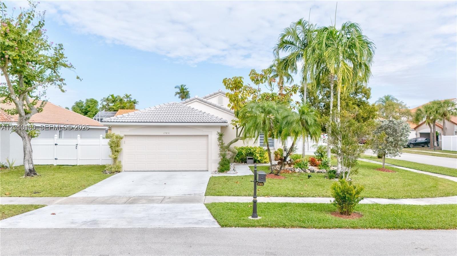 Listing photo 5 for 17851 NW 19th St Unit#17851, Pembroke Pines, FL, 33029