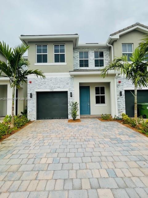 Listing photo 1 for 172 SW 171st Ln, Pembroke Pines, FL, 33027