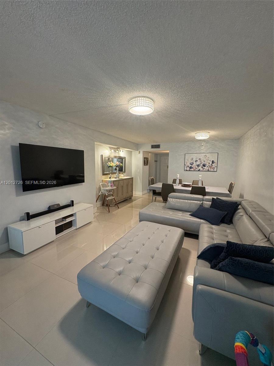 Listing photo 2 for 9531 Seagrape Dr Unit#106, Davie, FL, 33324