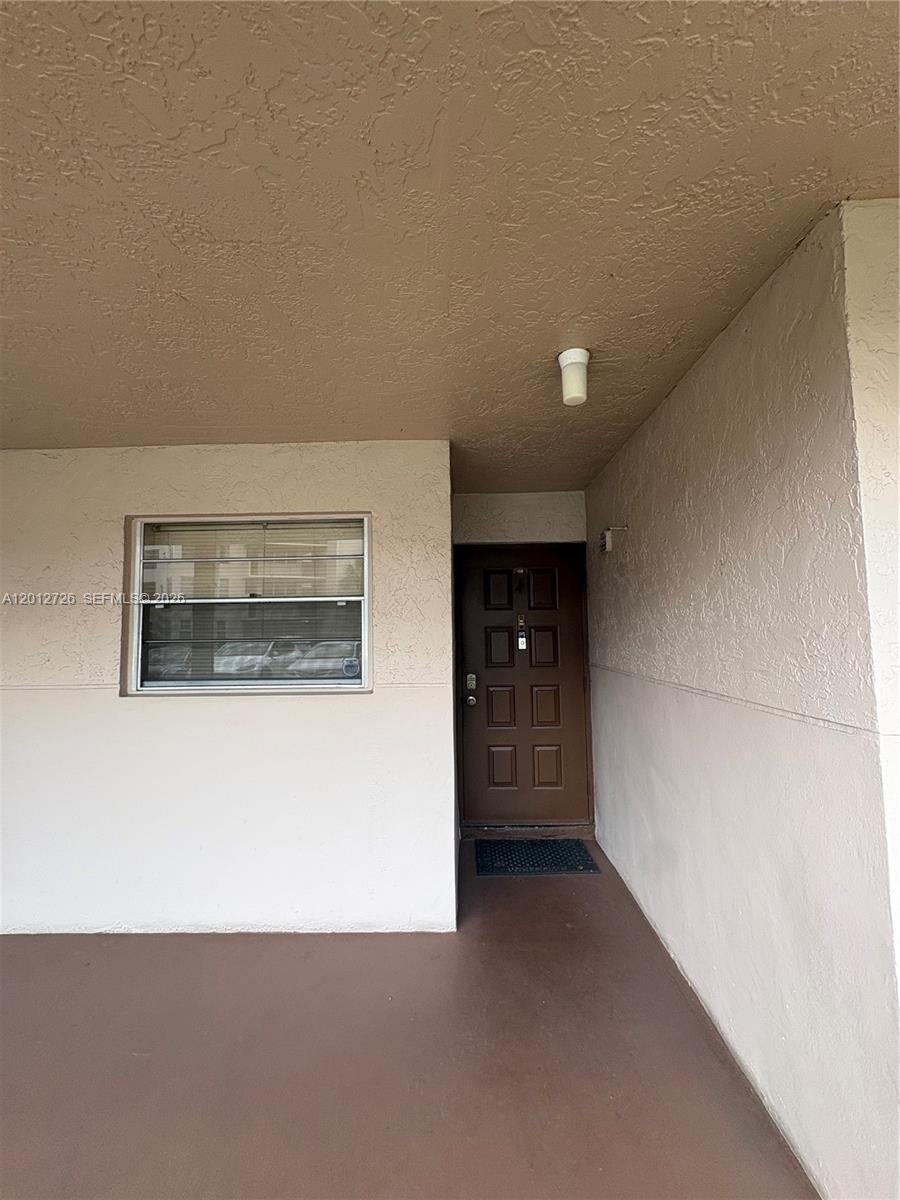 Listing photo 3 for 9531 Seagrape Dr Unit#106, Davie, FL, 33324