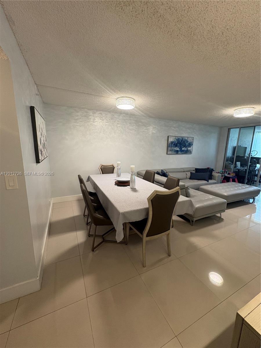Listing photo 5 for 9531 Seagrape Dr Unit#106, Davie, FL, 33324