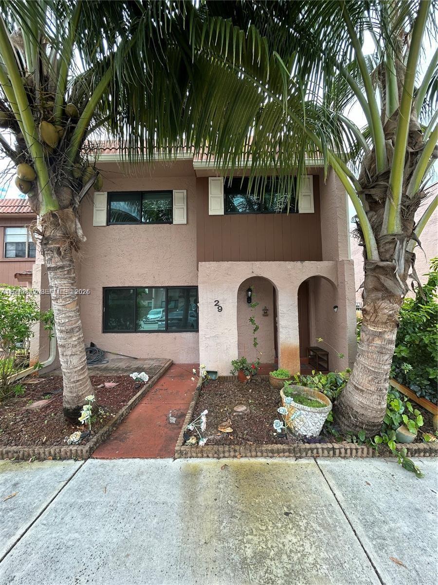 Listing photo 3 for 29 Madrid Ln Unit#8-9, Davie, FL, 33324