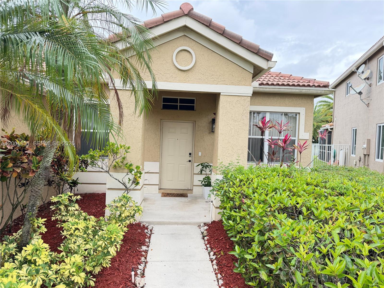 Listing photo 5 for 1006 Sunflower Cir, Weston, FL, 33327