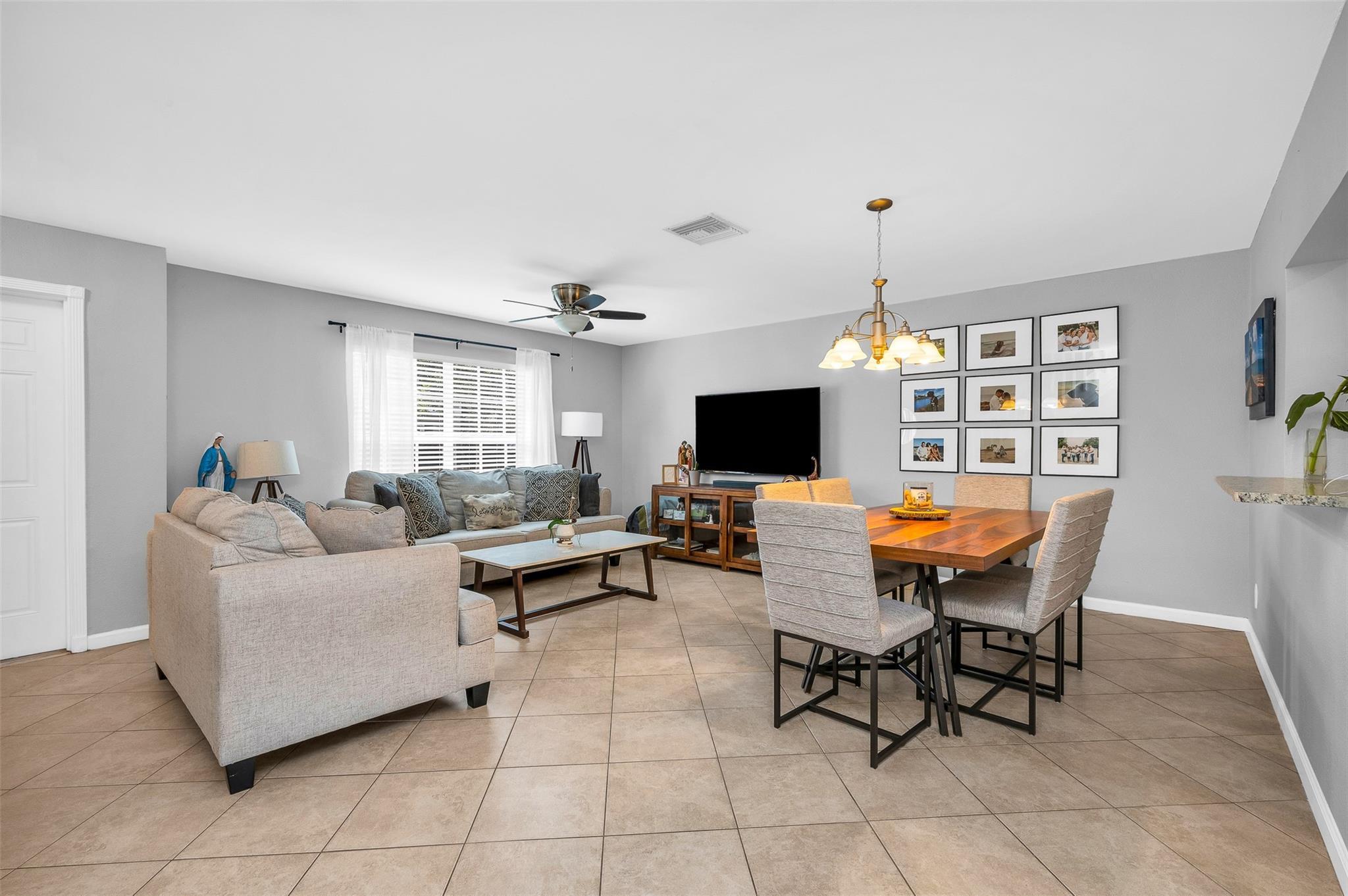 Listing photo 5 for 3860 NW 122nd Terrace Terrace, Sunrise, FL, 33323