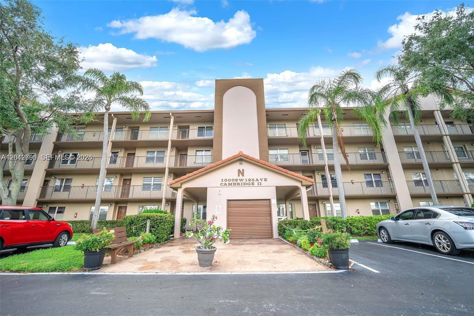 Listing photo 3 for 1000 SW 125th Ave Unit#301N, Pembroke Pines, FL, 33027
