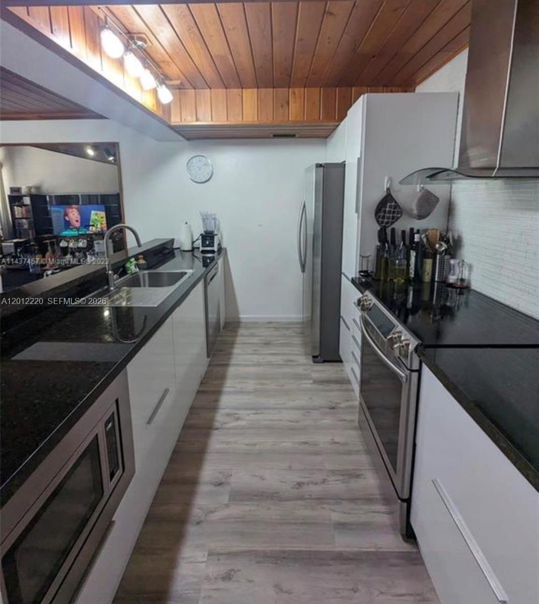 Listing photo 2 for 11203 NW 15th St Unit#NA, Pembroke Pines, FL, 33026