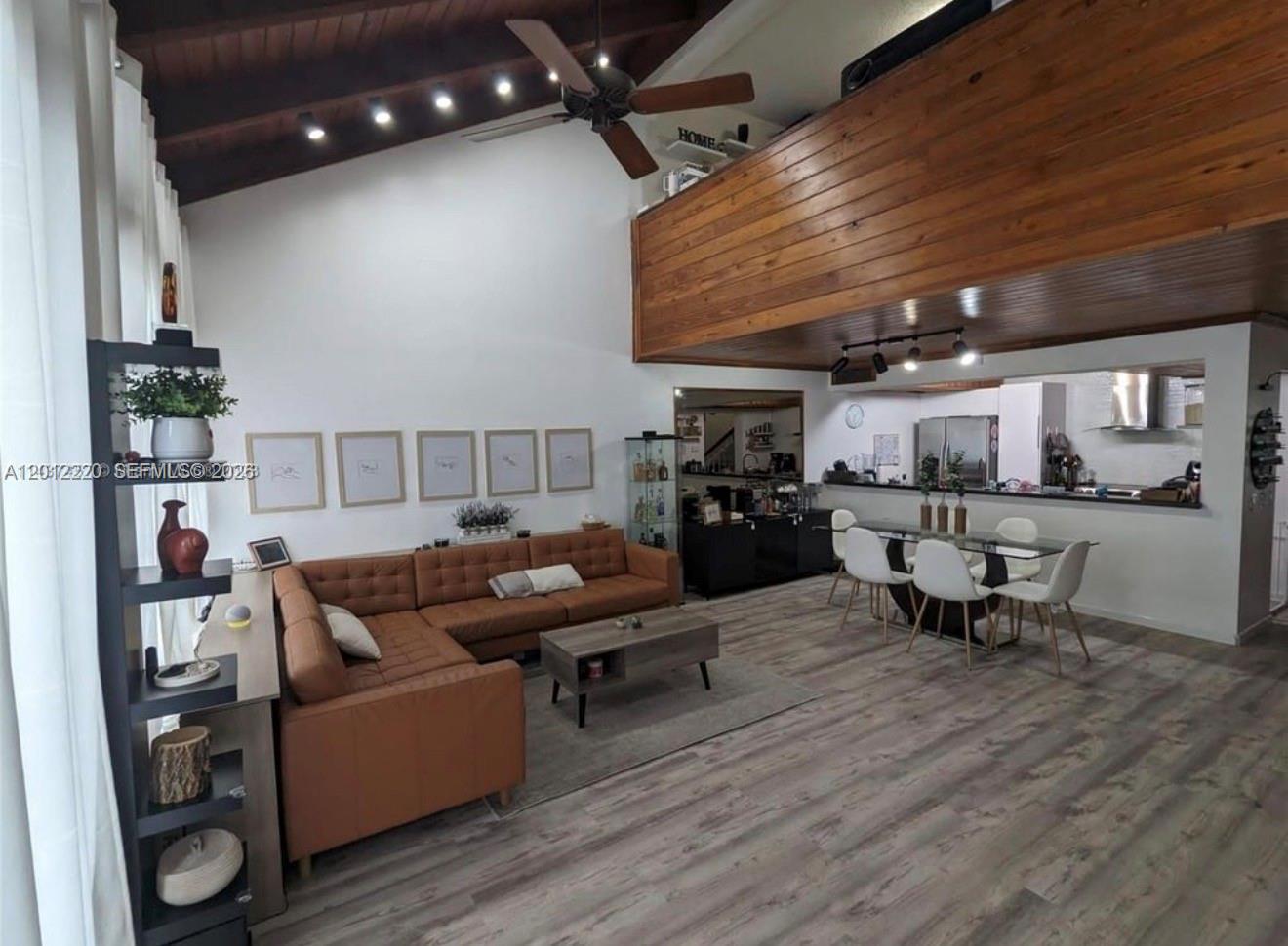 Listing photo 3 for 11203 NW 15th St Unit#NA, Pembroke Pines, FL, 33026