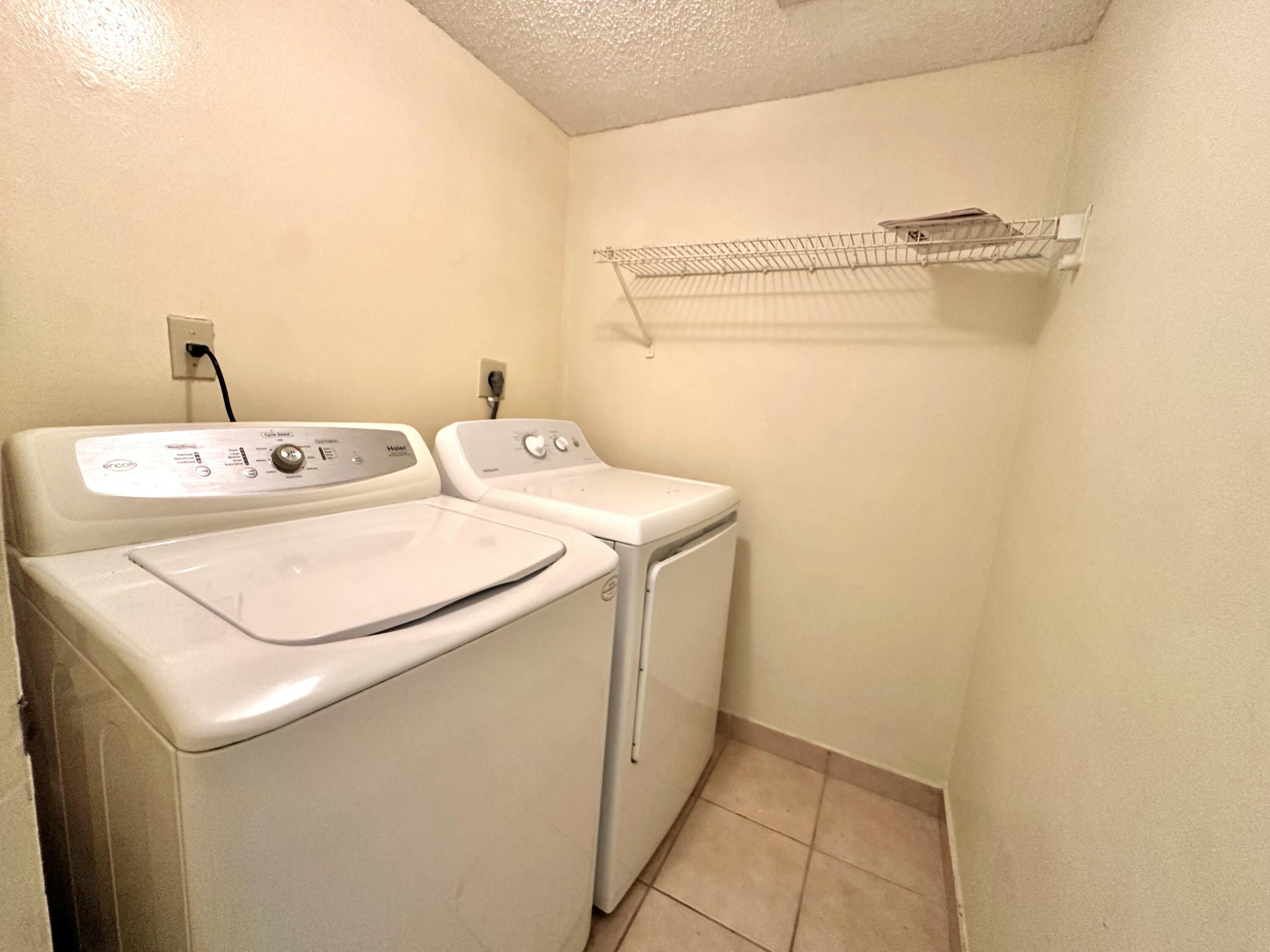 Listing photo 1 for 251 W Palm Cir Unit#206, Pembroke Pines, FL, 33025