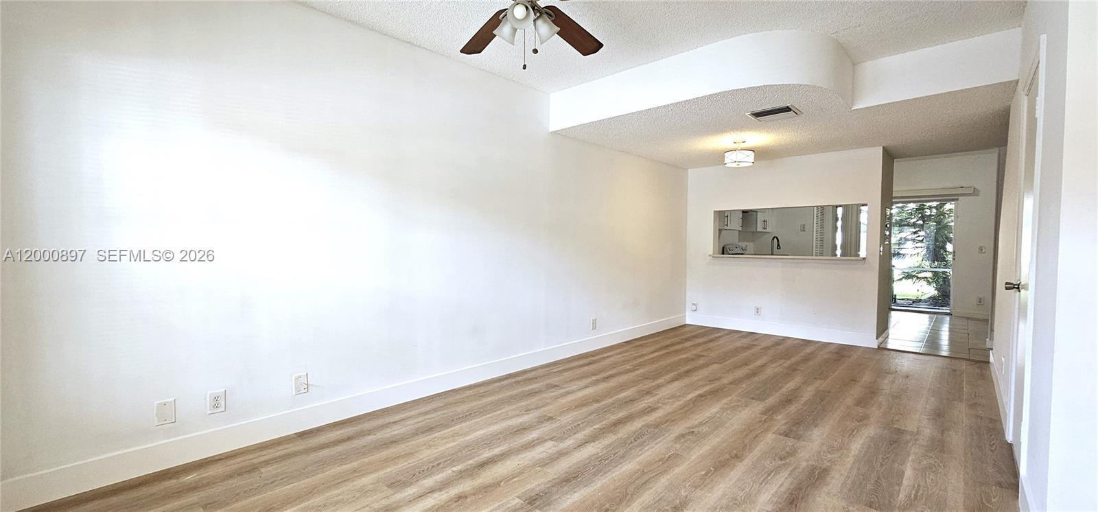 Listing photo 4 for 46 Simonton Cir, Weston, FL, 33326