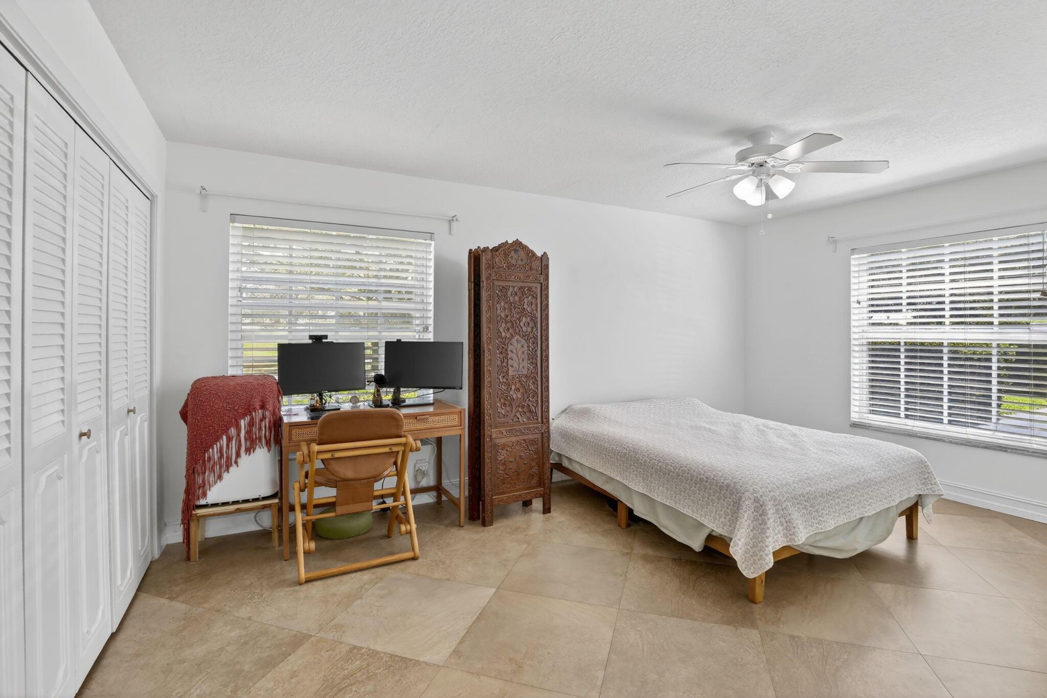 Listing photo 1 for 9101 Jacaranda Lane Lane Unit#107, Plantation, FL, 33324