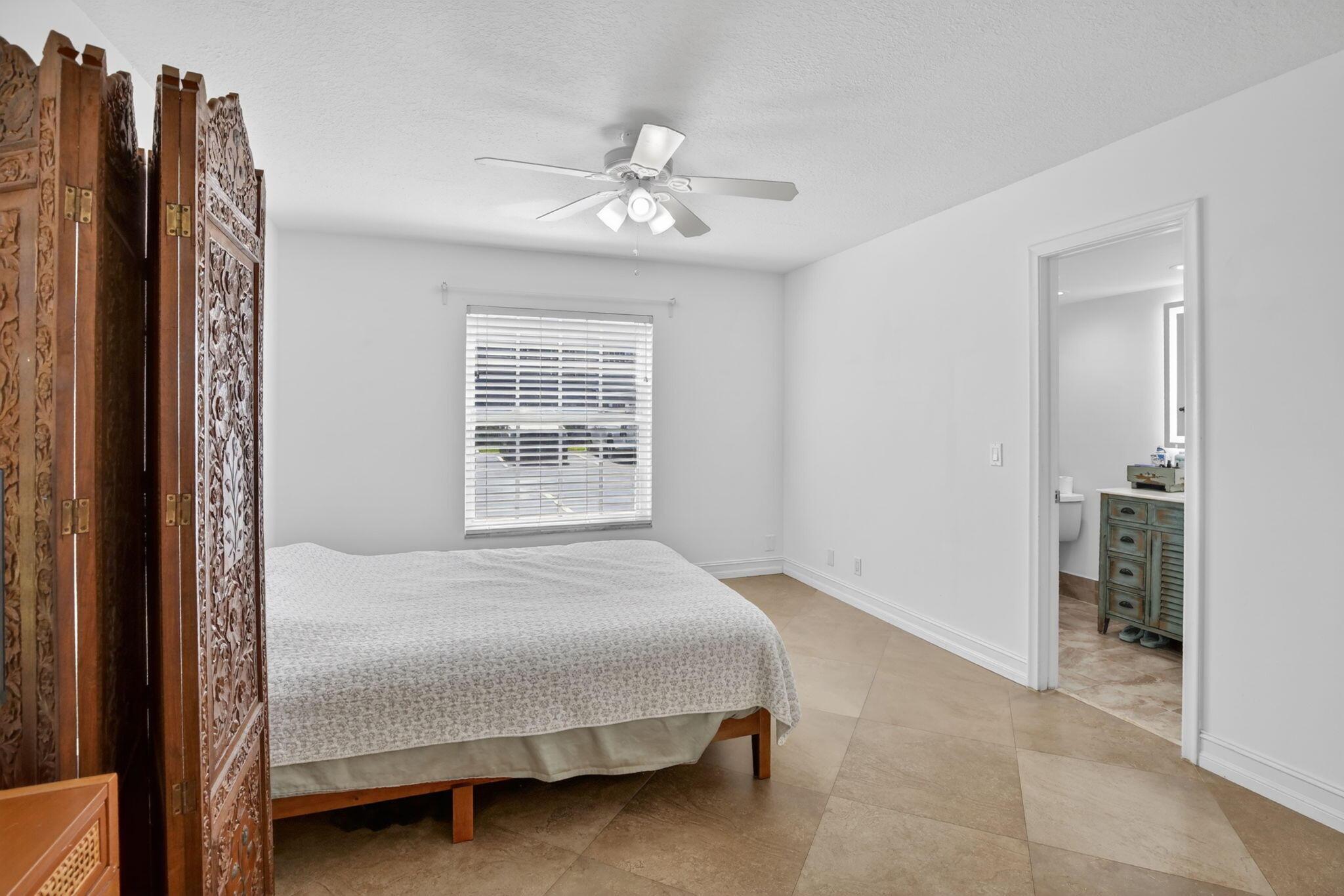 Listing photo 2 for 9101 Jacaranda Lane Lane Unit#107, Plantation, FL, 33324