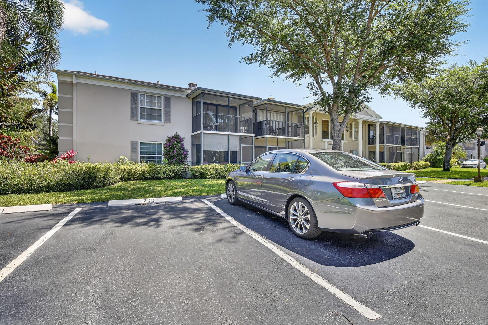 Listing photo 4 for 9101 Jacaranda Lane Lane Unit#107, Plantation, FL, 33324