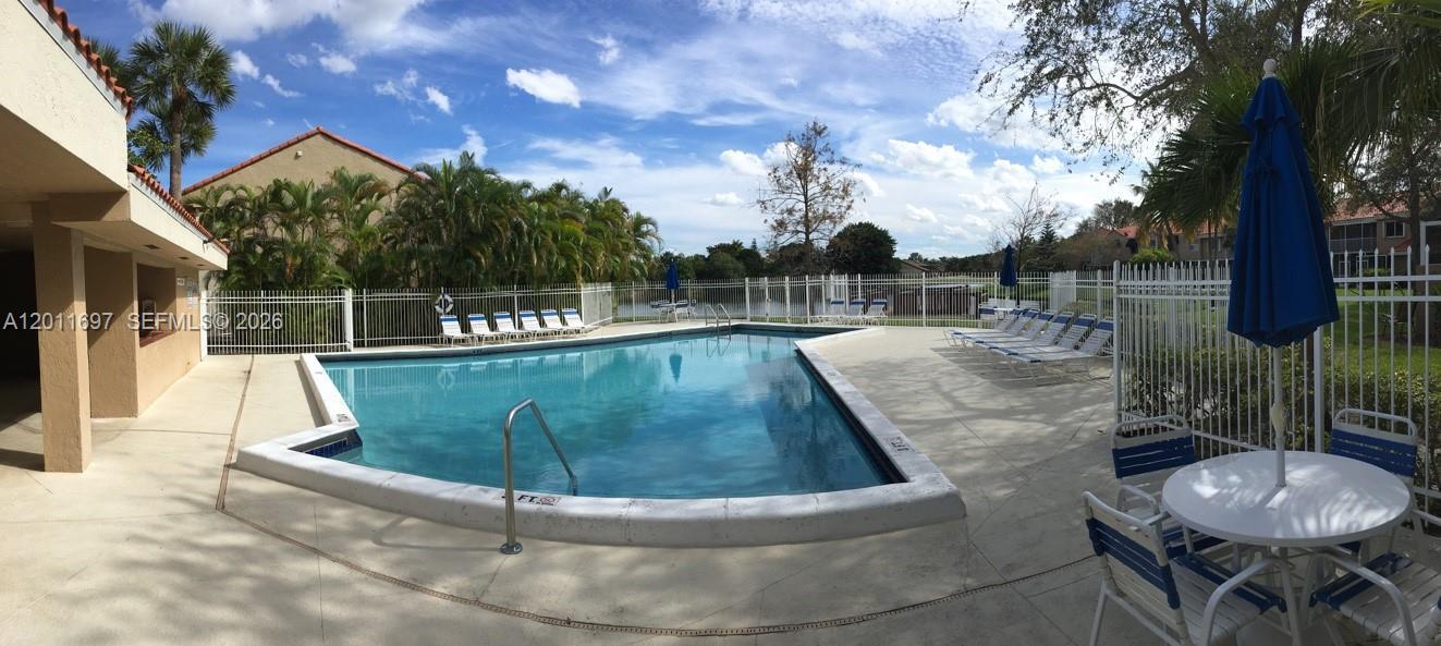Listing photo 4 for 7885 NW 7th Ct Unit#406, Plantation, FL, 33324