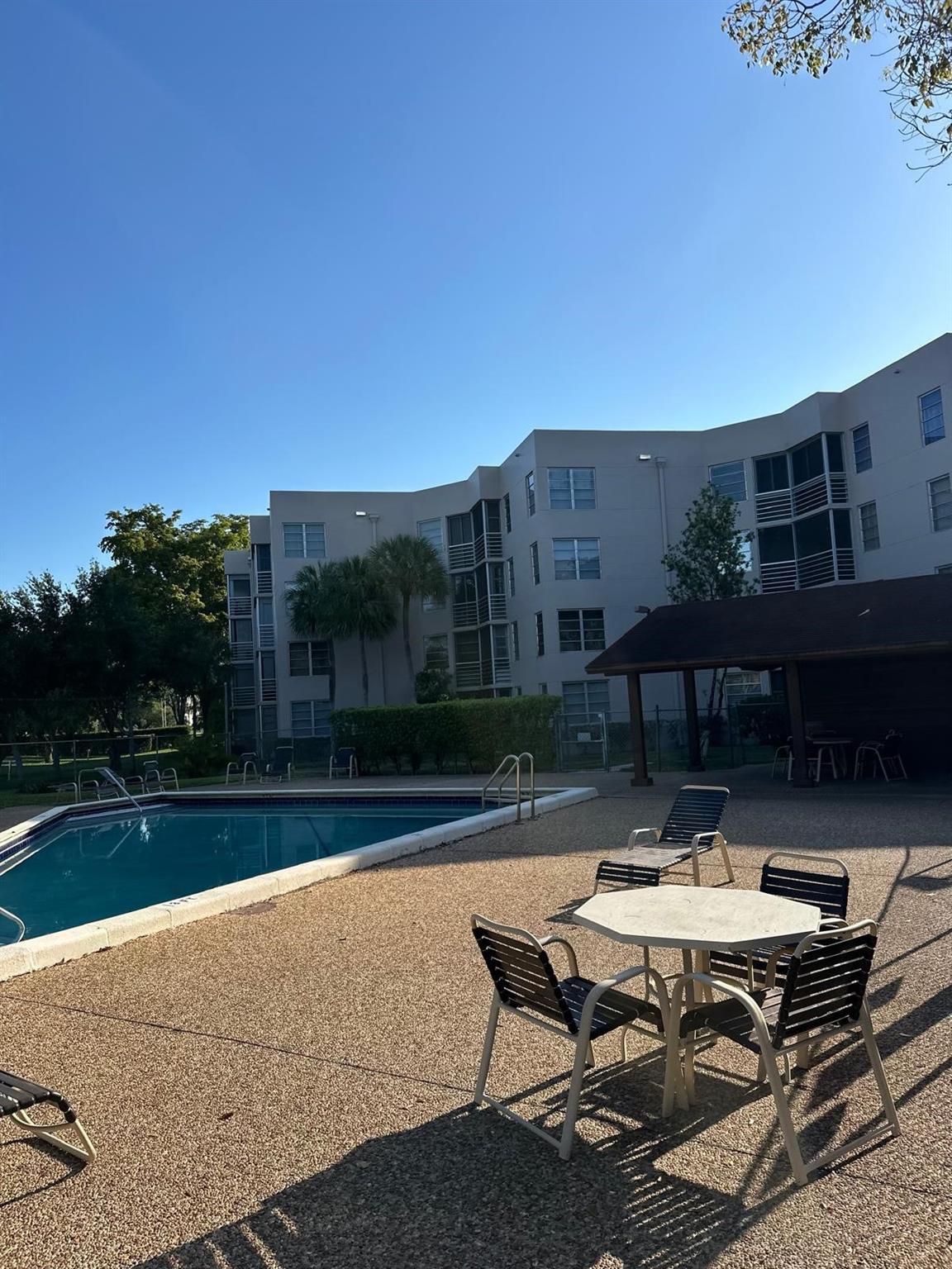 Listing photo 2 for 1811 Sabal Palm Drive Drive Unit#303, Davie, FL, 33324