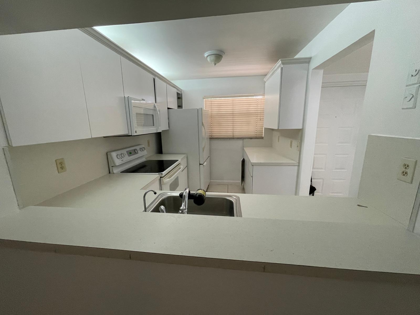 Listing photo 5 for 1811 Sabal Palm Drive Drive Unit#303, Davie, FL, 33324