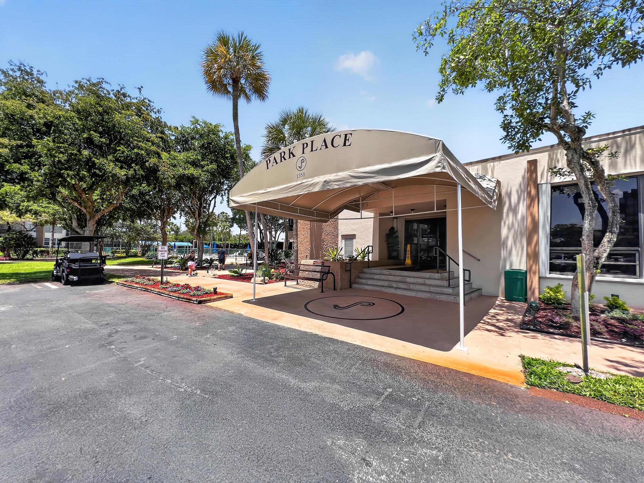 Listing photo 1 for 1200 Saint Charles Place Place Unit#619, Pembroke Pines, FL, 33026