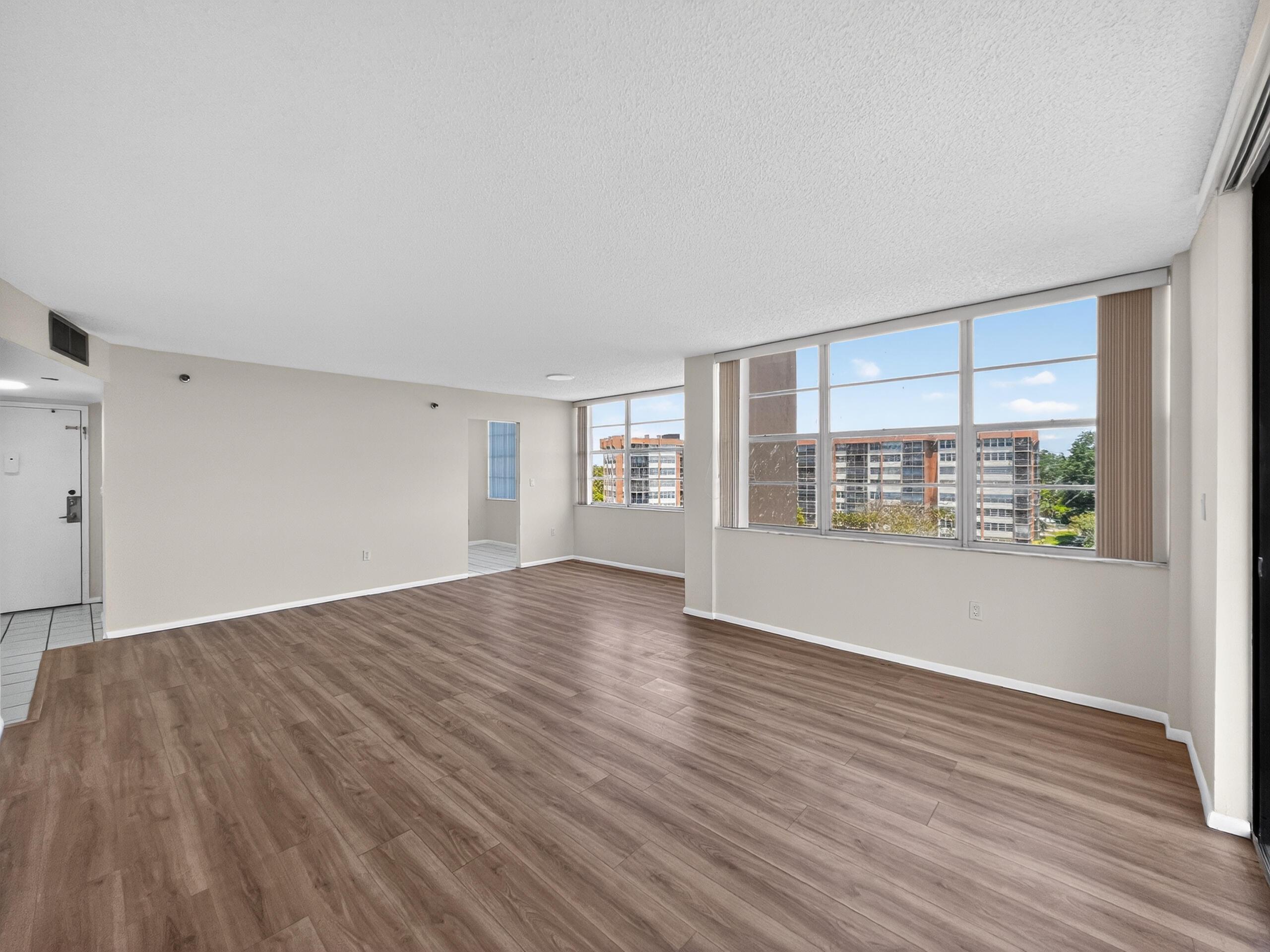 Listing photo 6 for 1200 Saint Charles Place Place Unit#619, Pembroke Pines, FL, 33026