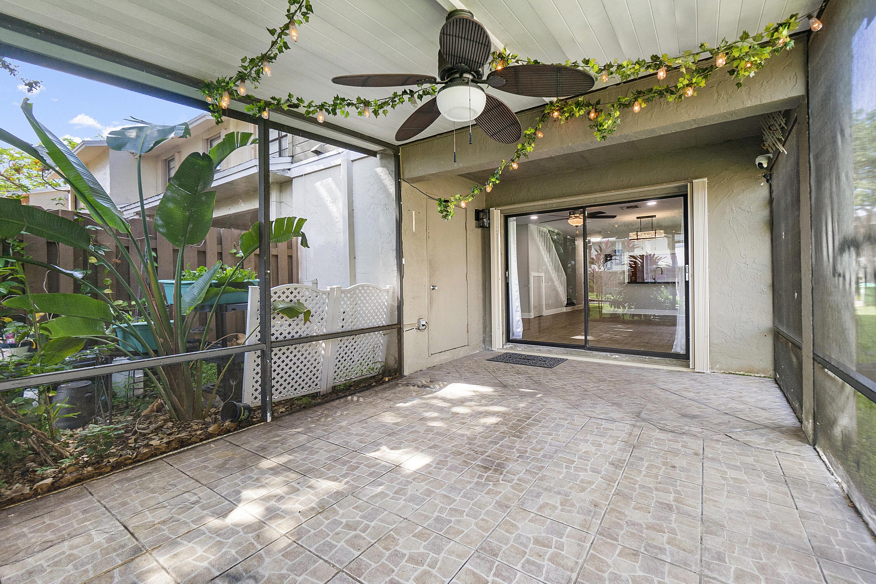 Listing photo 1 for 10723 NW 10th Street Street, Pembroke Pines, FL, 33026