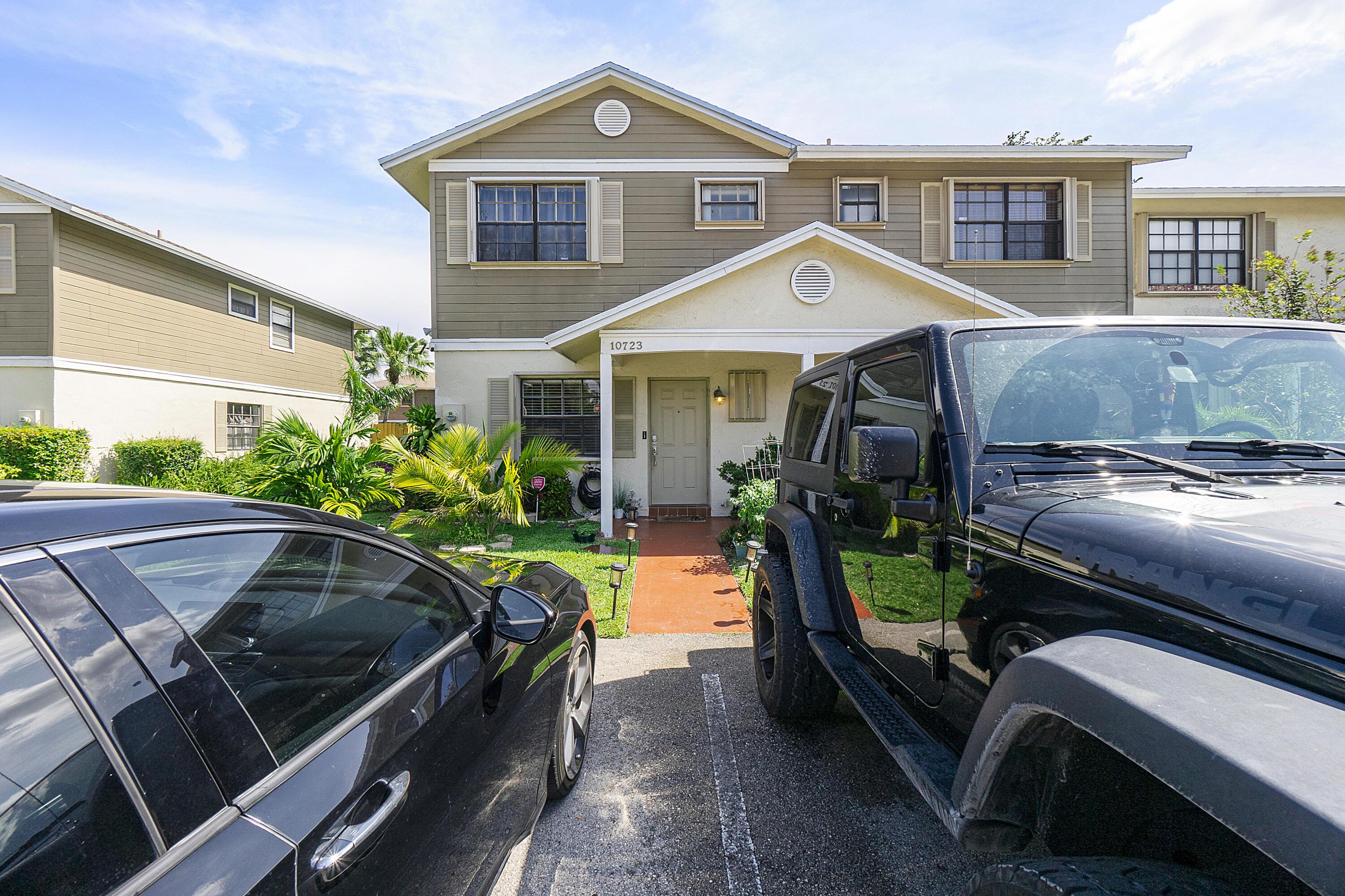 Listing photo 2 for 10723 NW 10th Street Street, Pembroke Pines, FL, 33026
