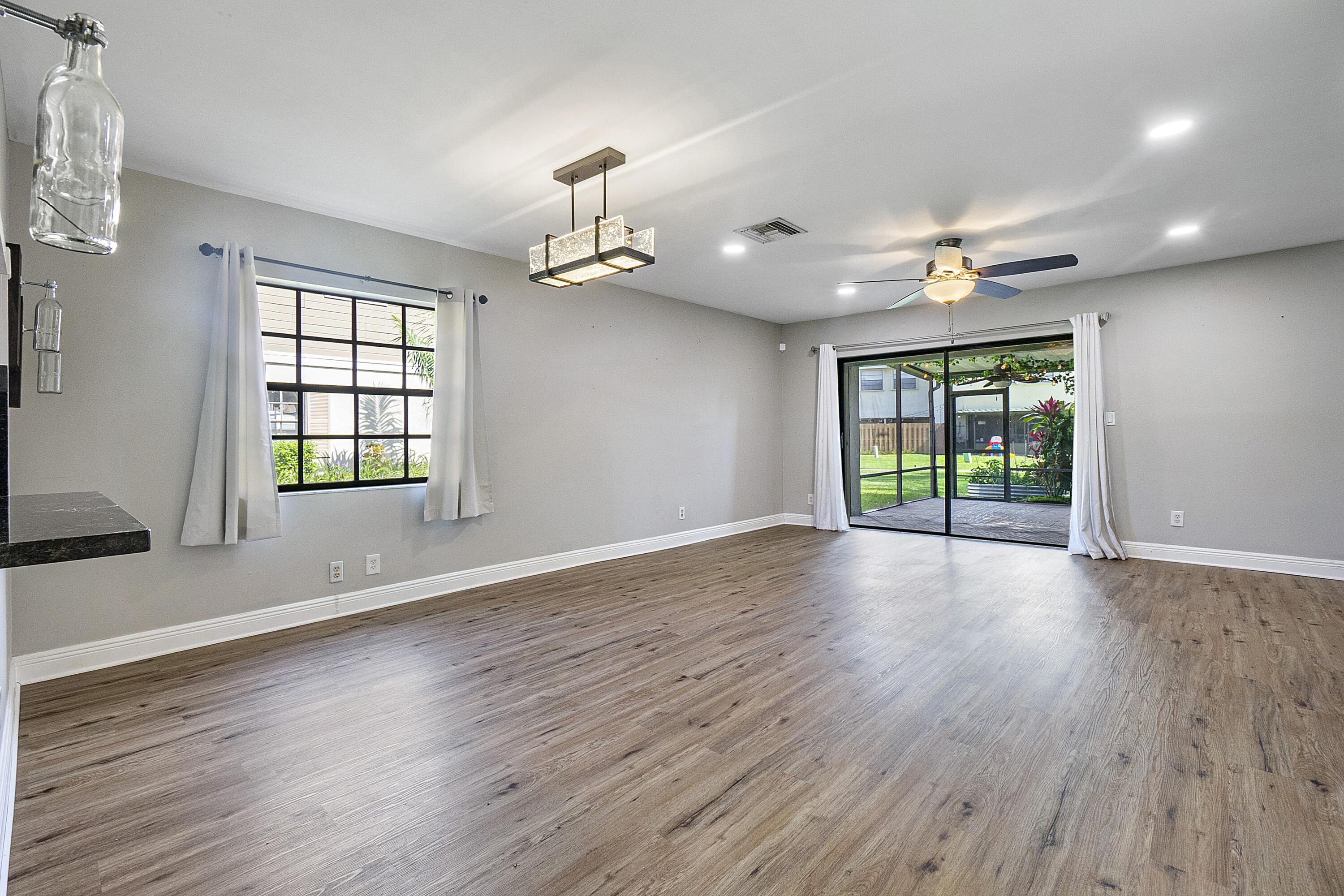Listing photo 5 for 10723 NW 10th Street Street, Pembroke Pines, FL, 33026