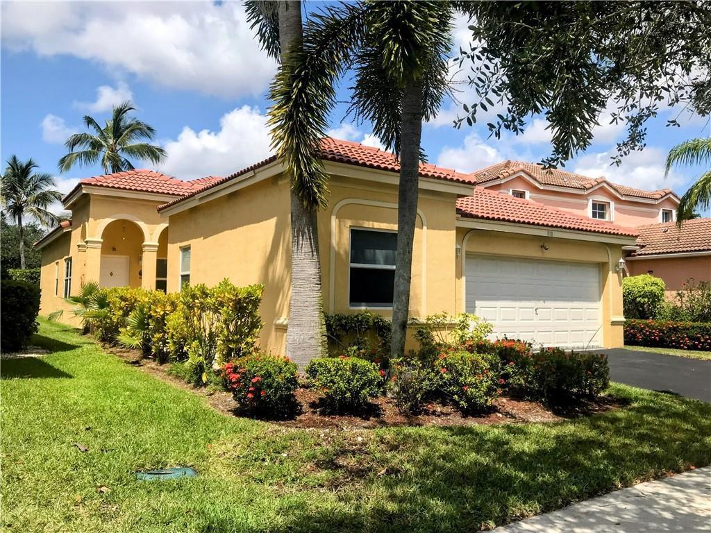 Listing photo 3 for 1118 Chinaberry Drive Drive, Weston, FL, 33327