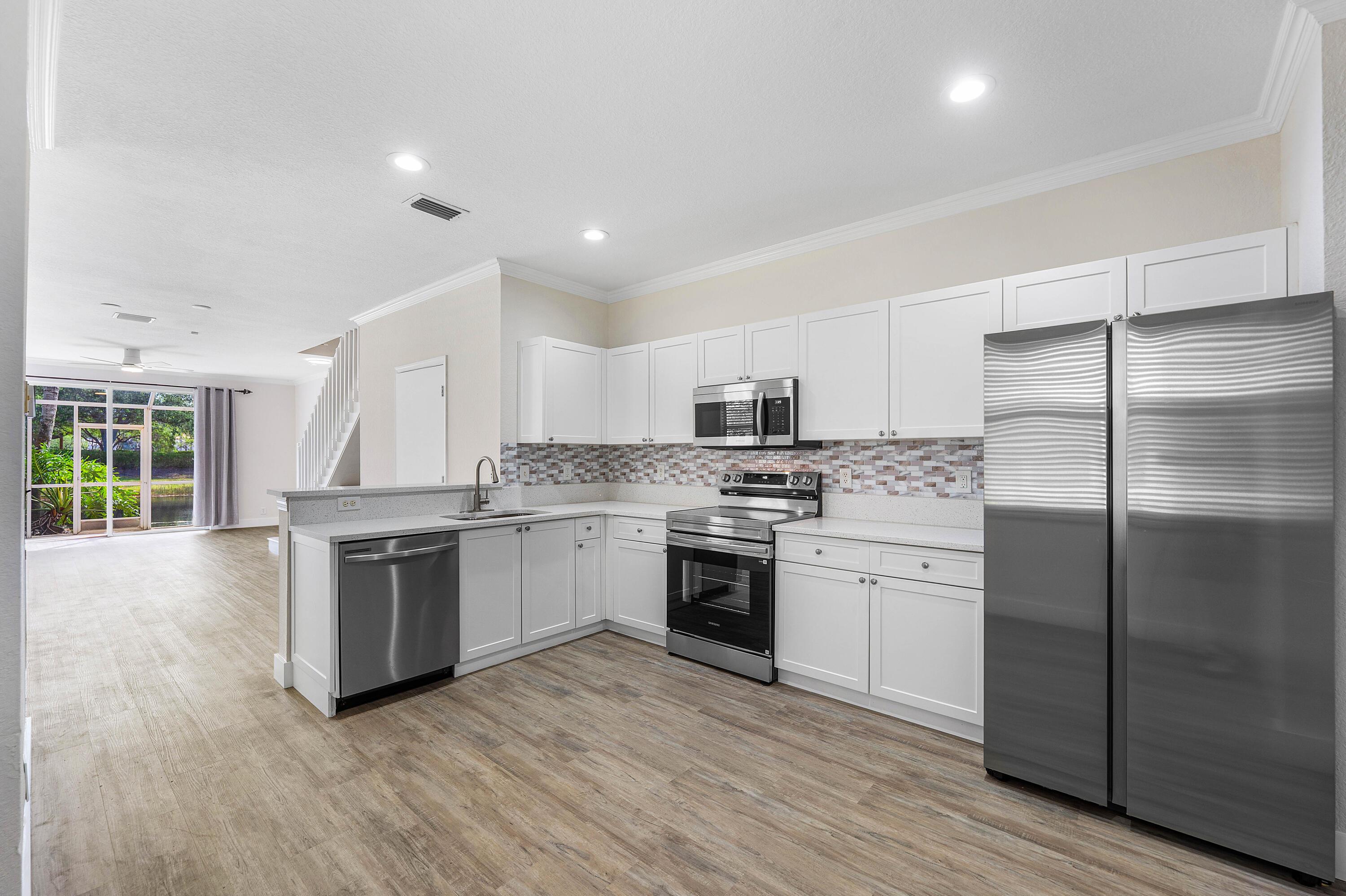 Listing photo 1 for 2482 Cordoba Bend Bend, Weston, FL, 33327