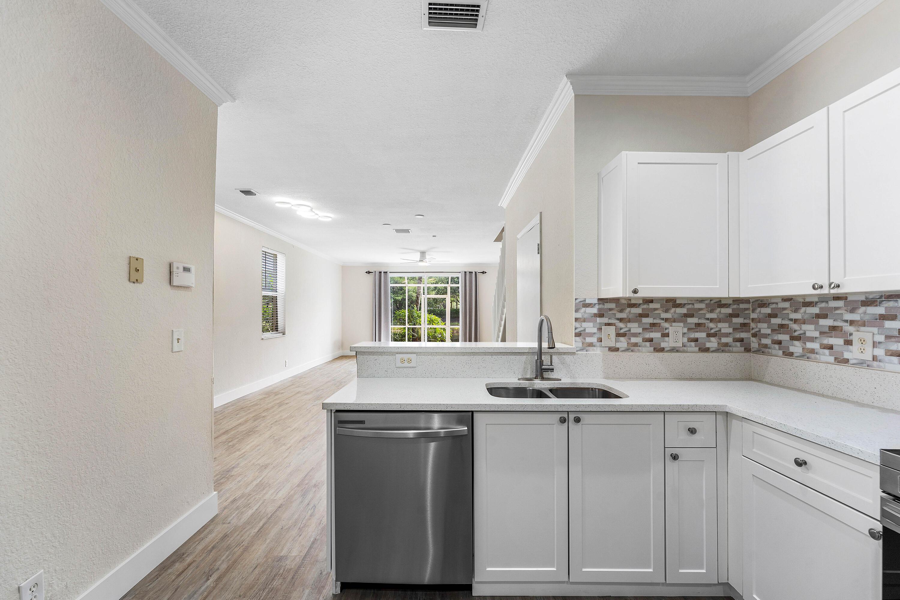 Listing photo 2 for 2482 Cordoba Bend Bend, Weston, FL, 33327