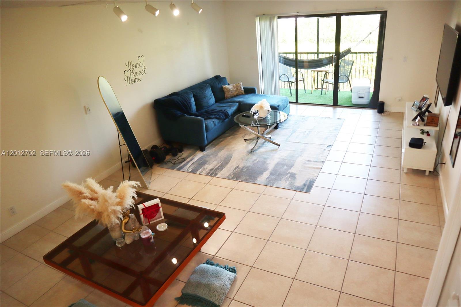 Listing photo 2 for 16511 Blatt Blvd Unit#203, Weston, FL, 33326