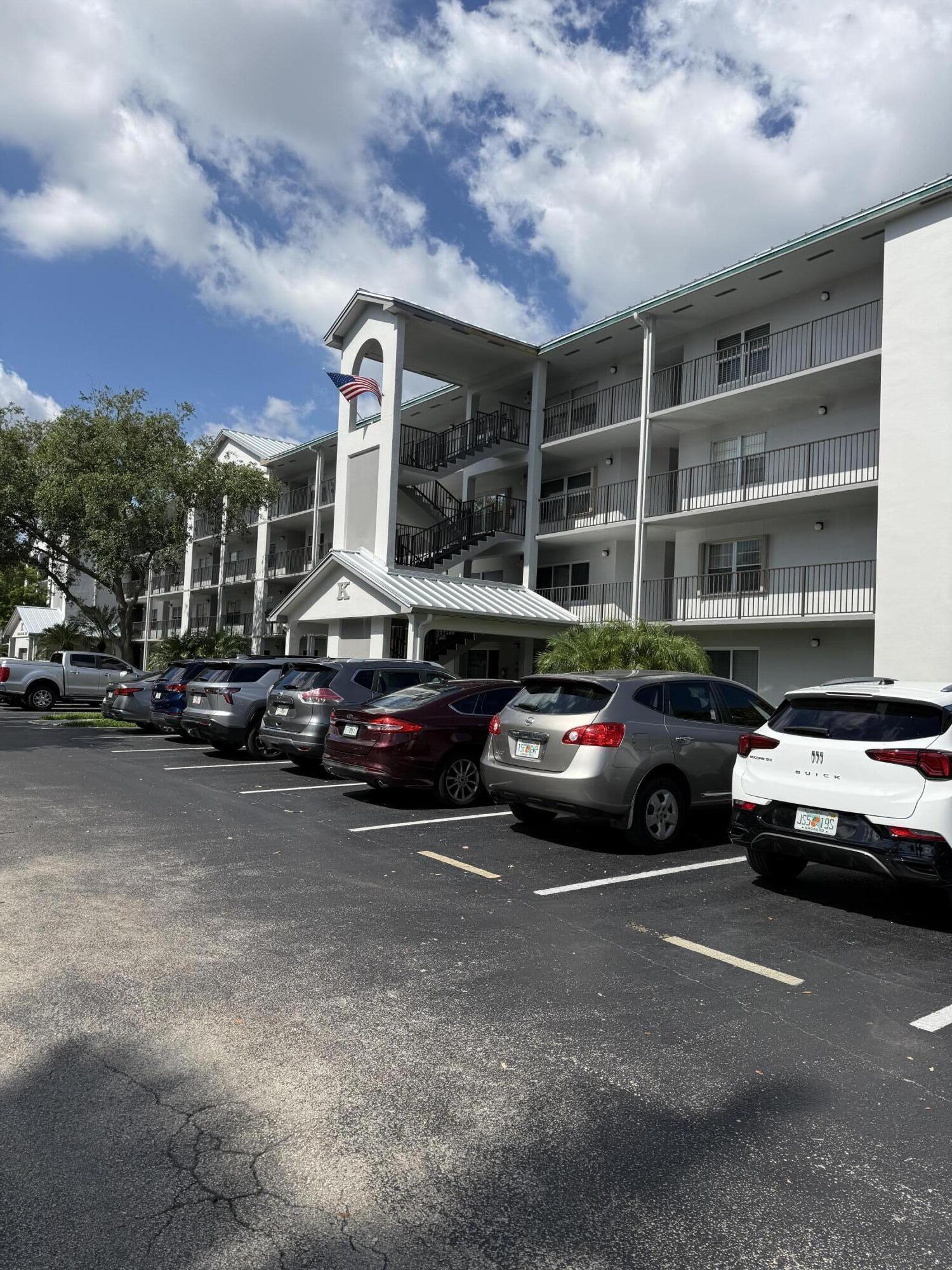 Listing photo 1 for 1300 SW 125th Avenue Unit#311k, Pembroke Pines, FL, 33027