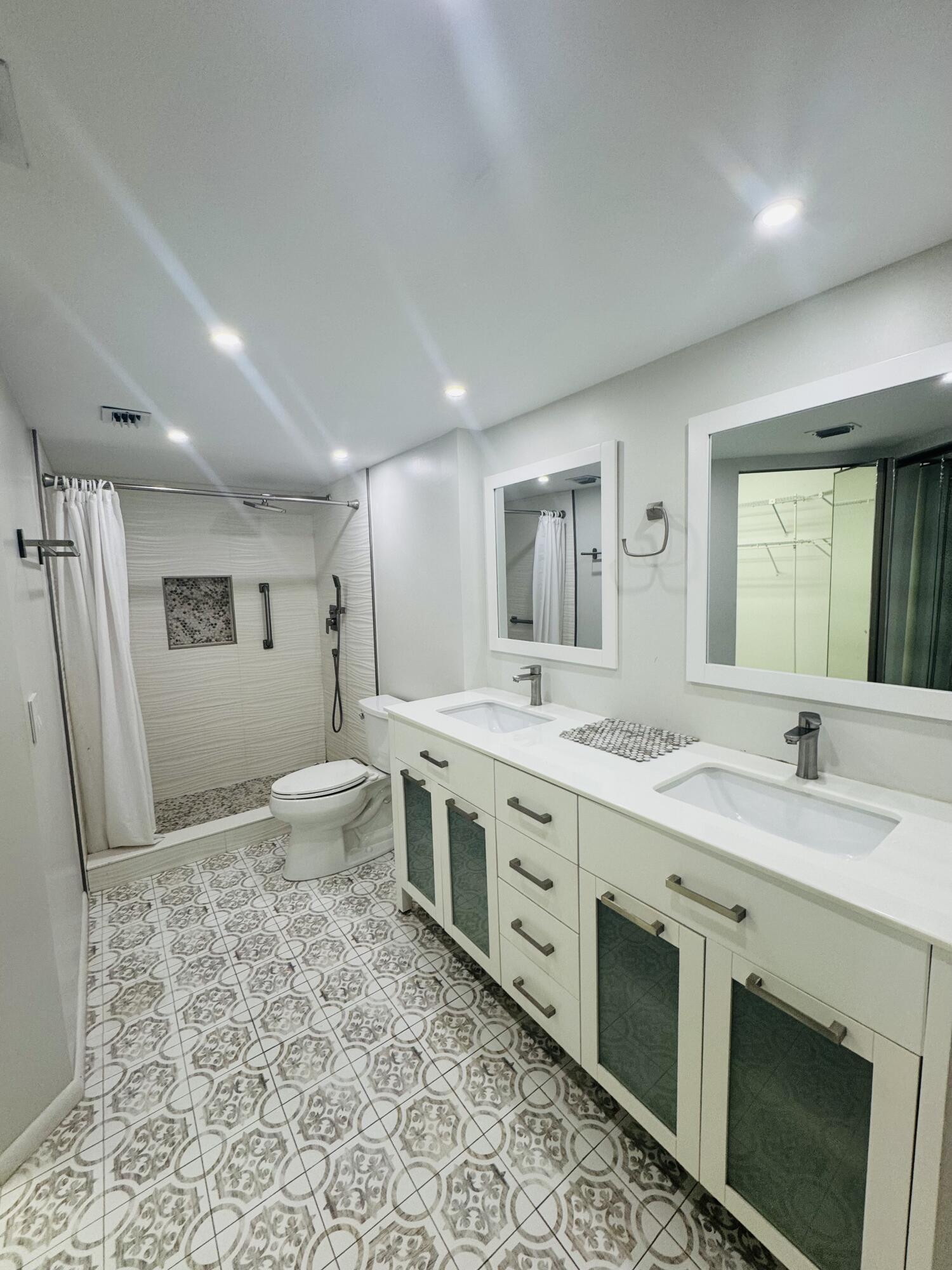 Listing photo 6 for 1300 SW 125th Avenue Unit#311k, Pembroke Pines, FL, 33027