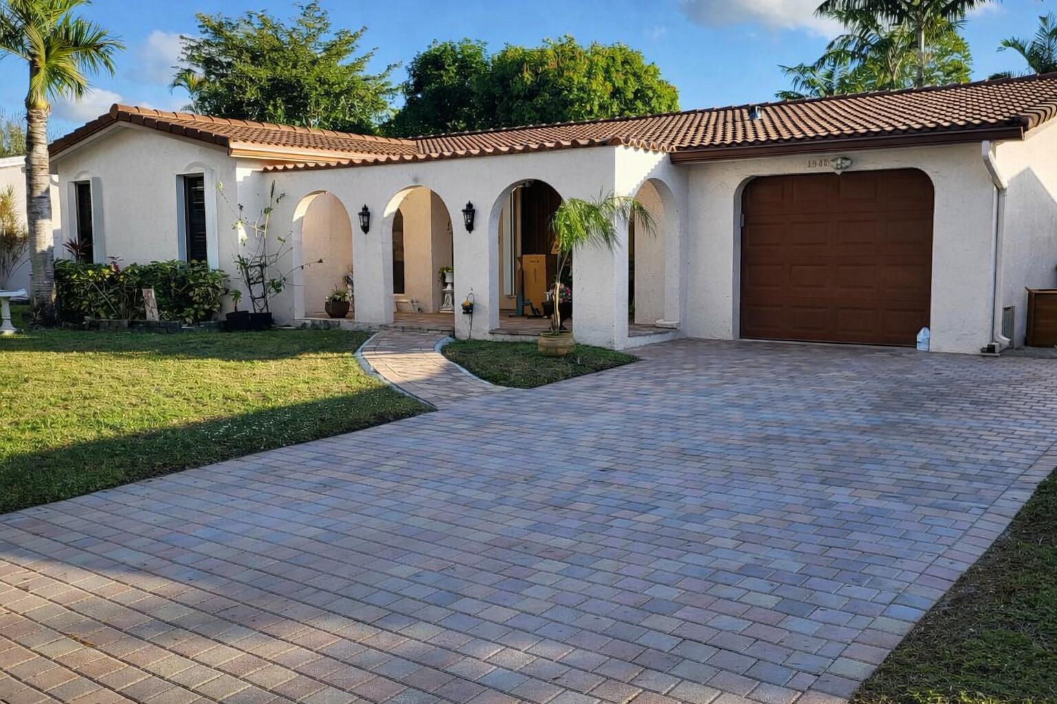 Listing photo 3 for 10478 NW 4th Street, Plantation, FL, 33324