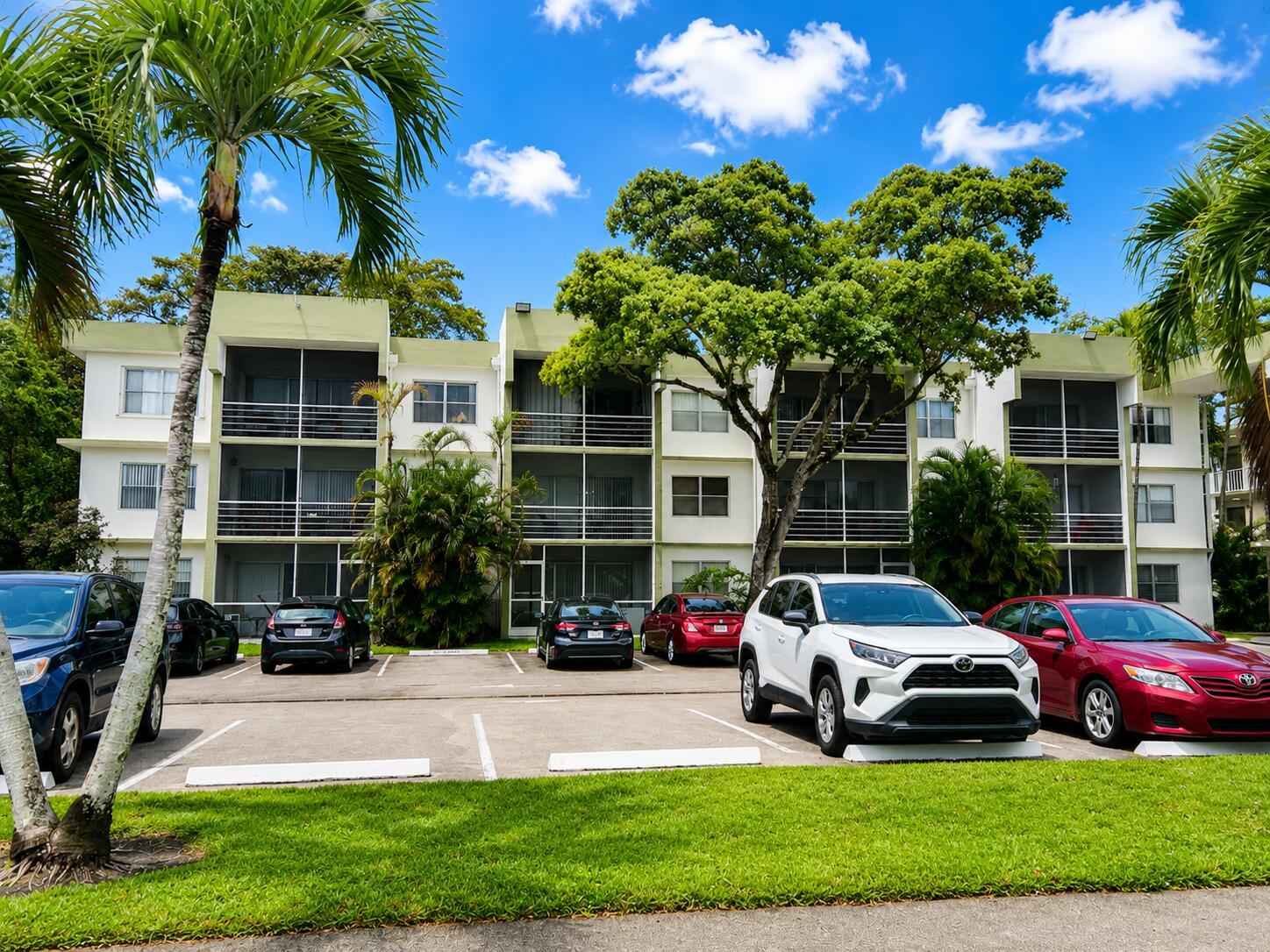 Listing photo 5 for 4205 N University Drive Unit#106, Sunrise, FL, 33351